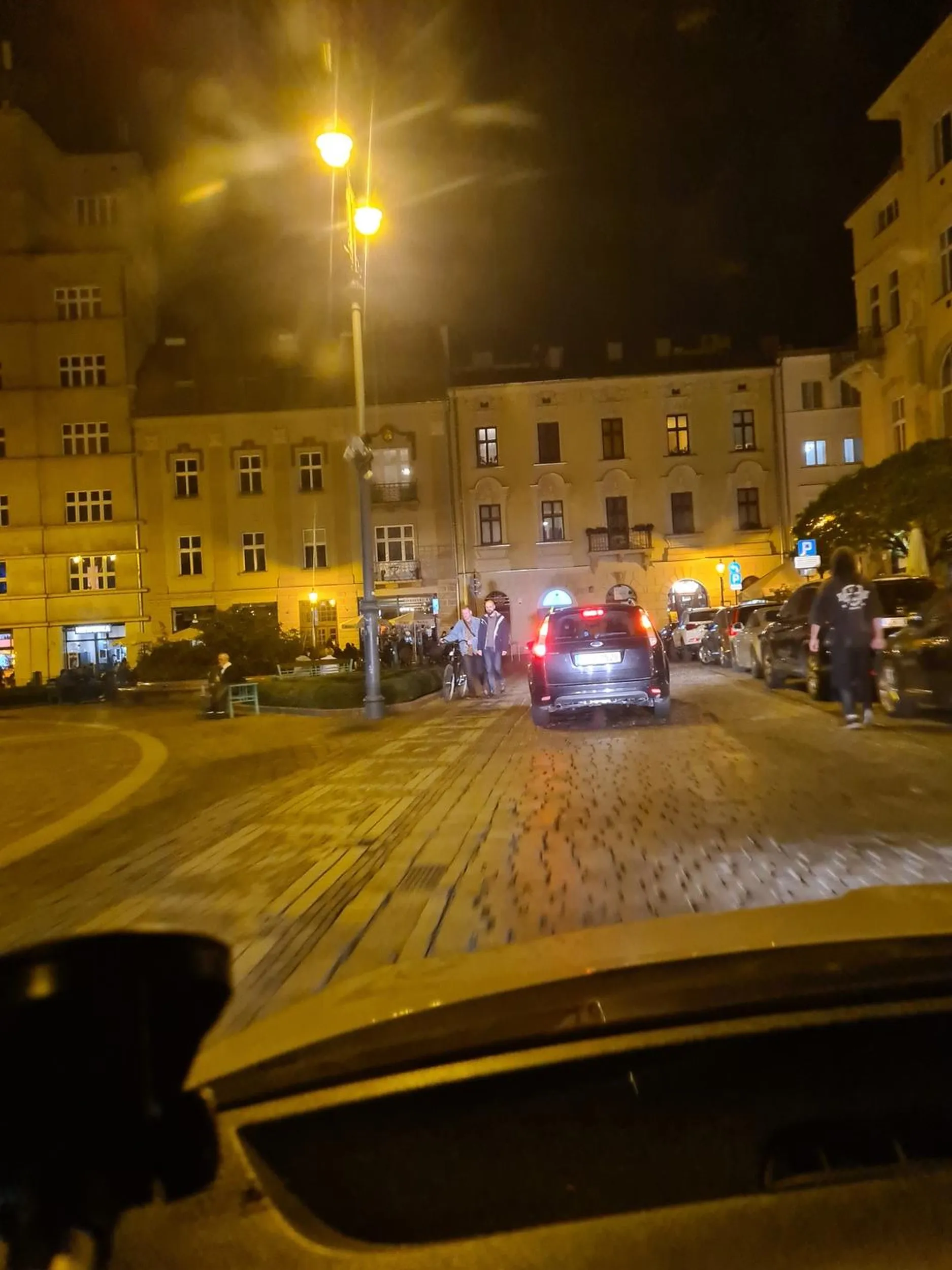 Kierowca wymusza pierwszeństwo