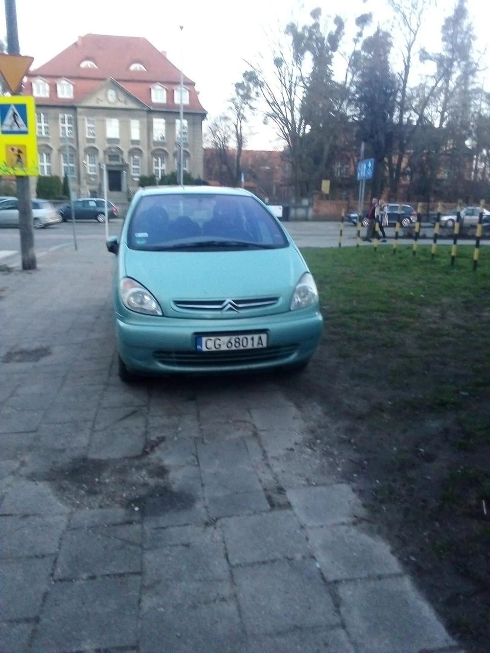 Parkowanie na chodniku