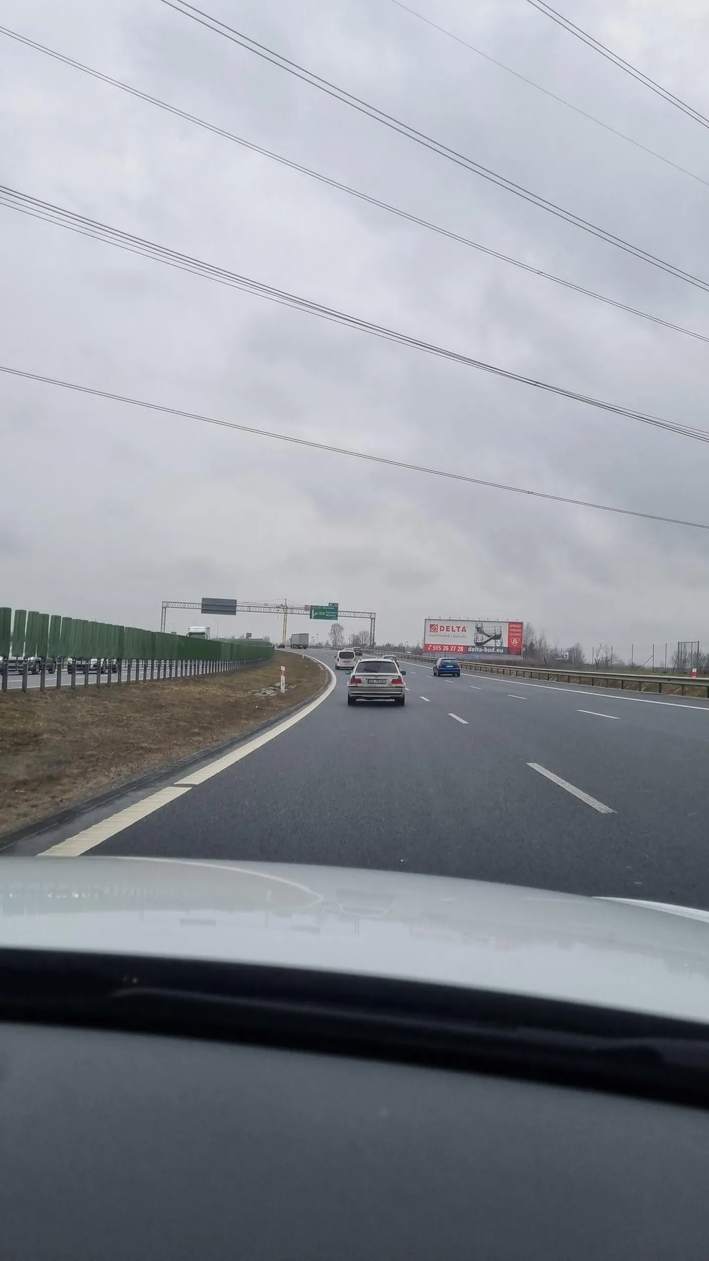 Naucz się wyprzedzać kolego. Zawali droga lewego pasa.