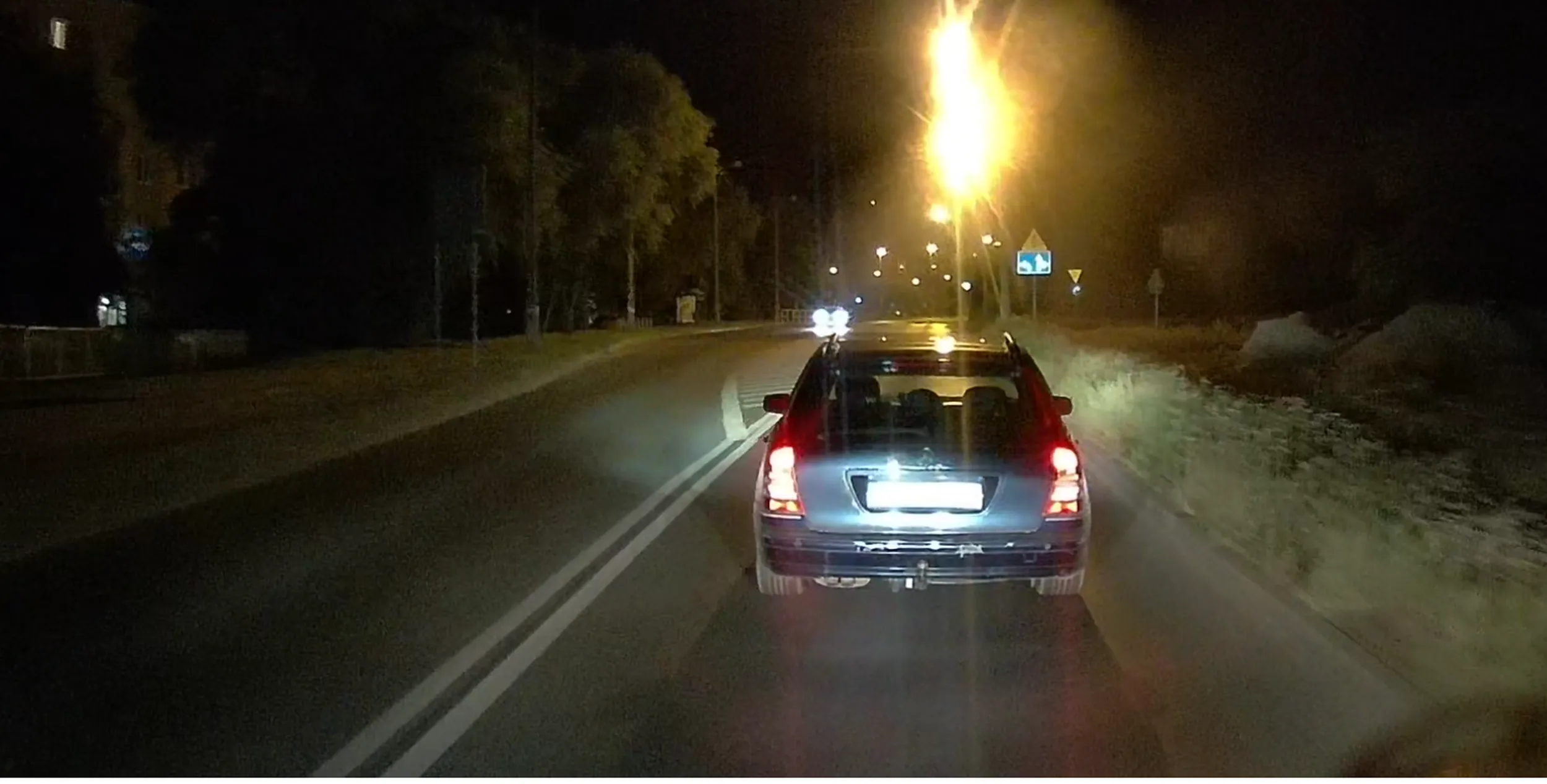 Szeryf z wiochy do miasta przyjedzie i odwala jakieś dziwne manewry. Wpierw mu się spieszy a potem hamuje przed maską i jedzie 15km/h bo coś mu się nie spodobało. Lepiej zostań w Inowrocławiu koleżko, nie radzisz sobie w mieście.