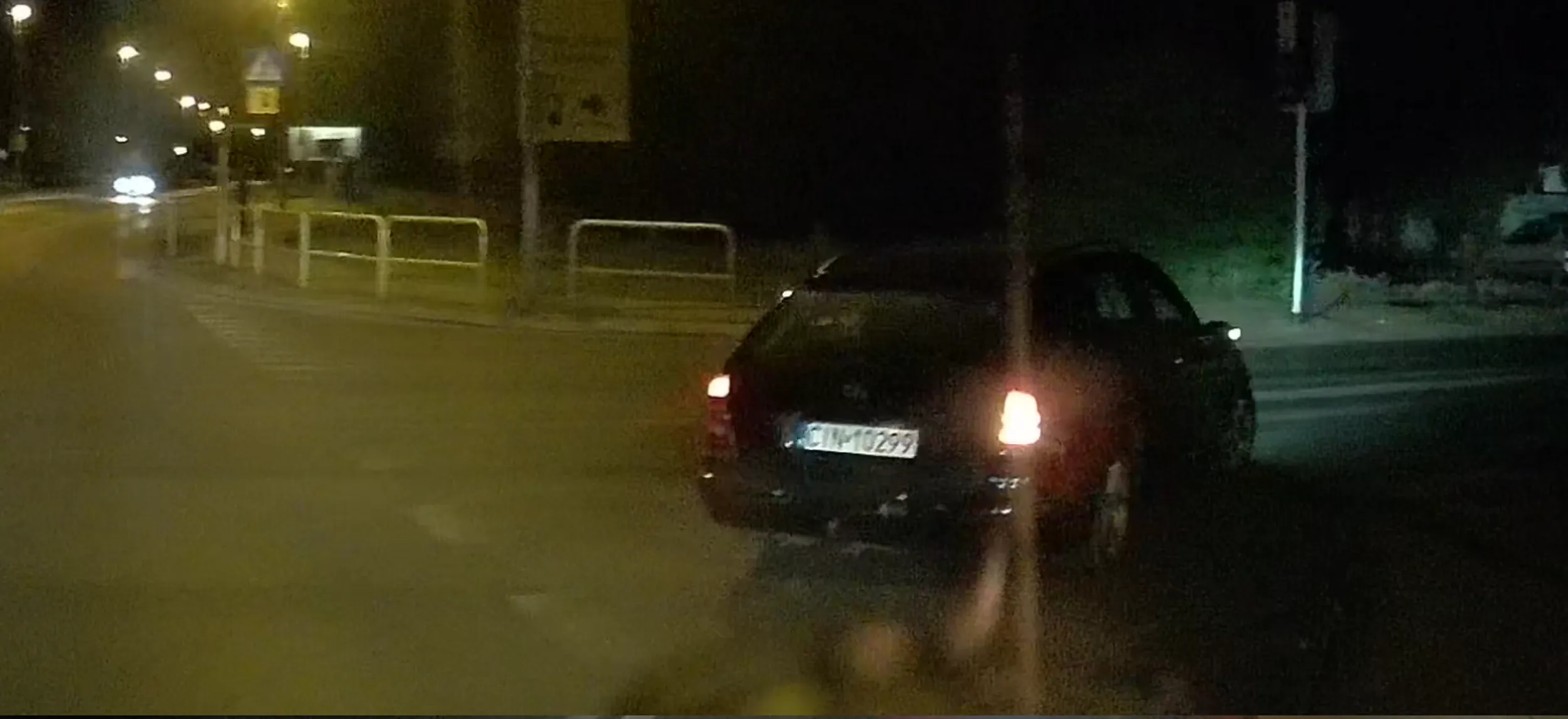 Szeryf z wiochy do miasta przyjedzie i odwala jakieś dziwne manewry. Wpierw mu się spieszy a potem hamuje przed maską i jedzie 15km/h bo coś mu się nie spodobało. Lepiej zostań w Inowrocławiu koleżko, nie radzisz sobie w mieście.