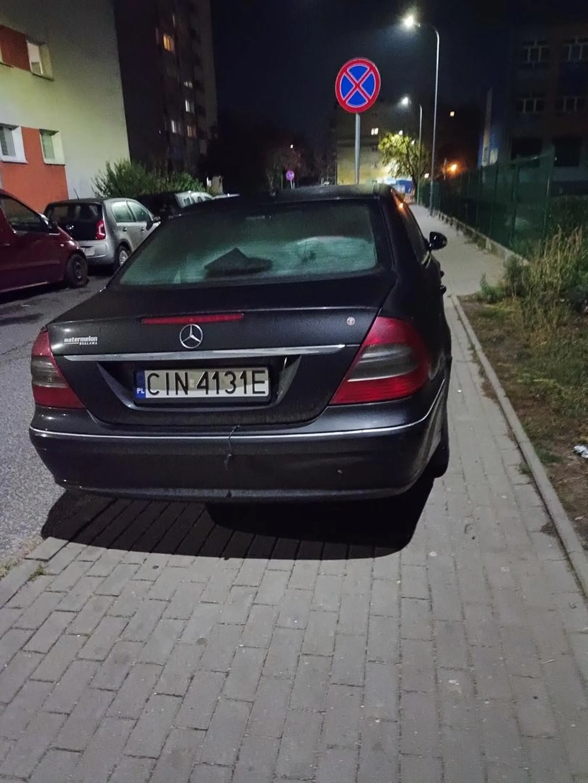 Parking z opcją chodnika czy chodnik z opcją parkingu?