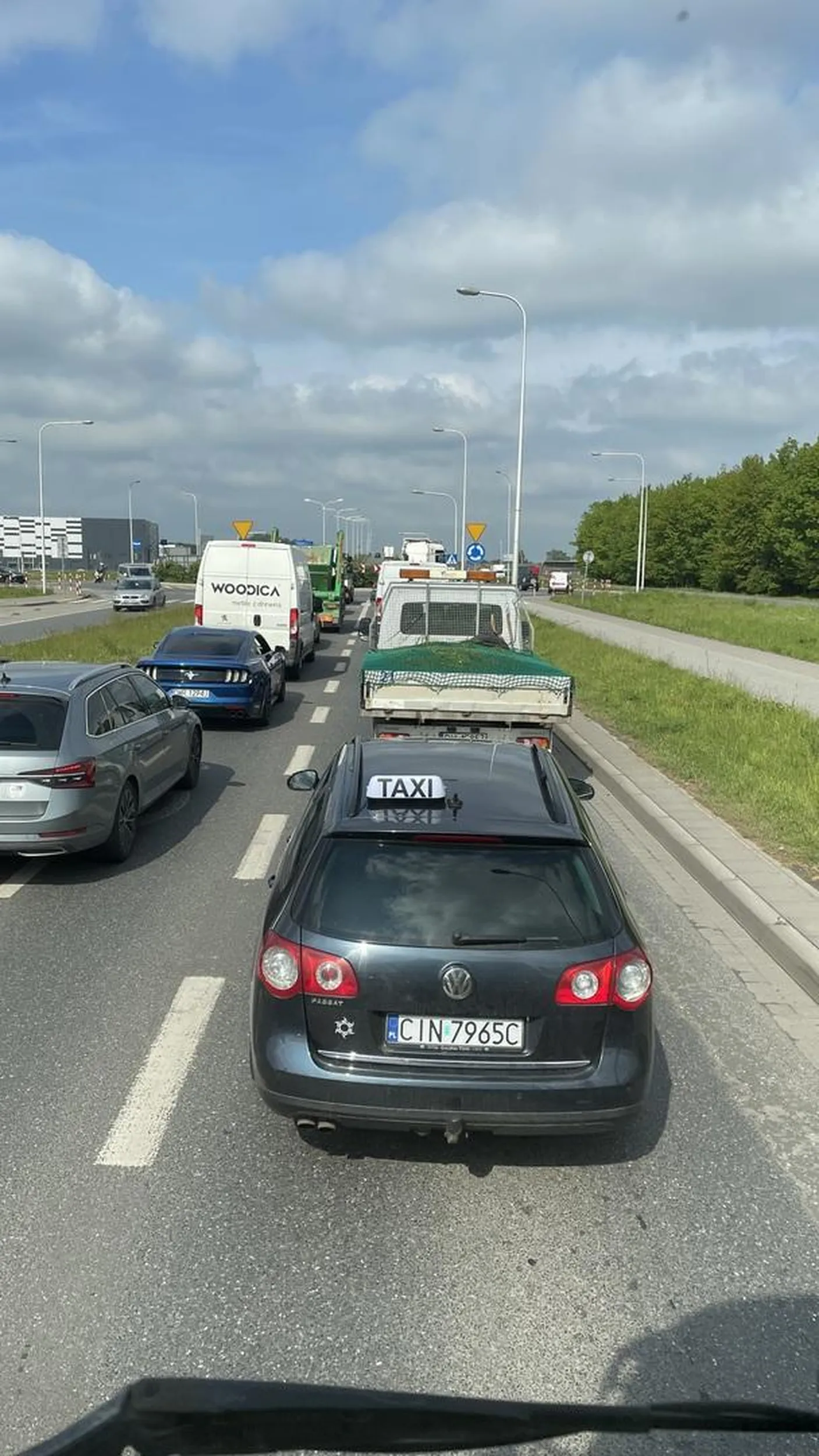 Złotówa parówa! Taki śmieć nie powinien wozić ludzi