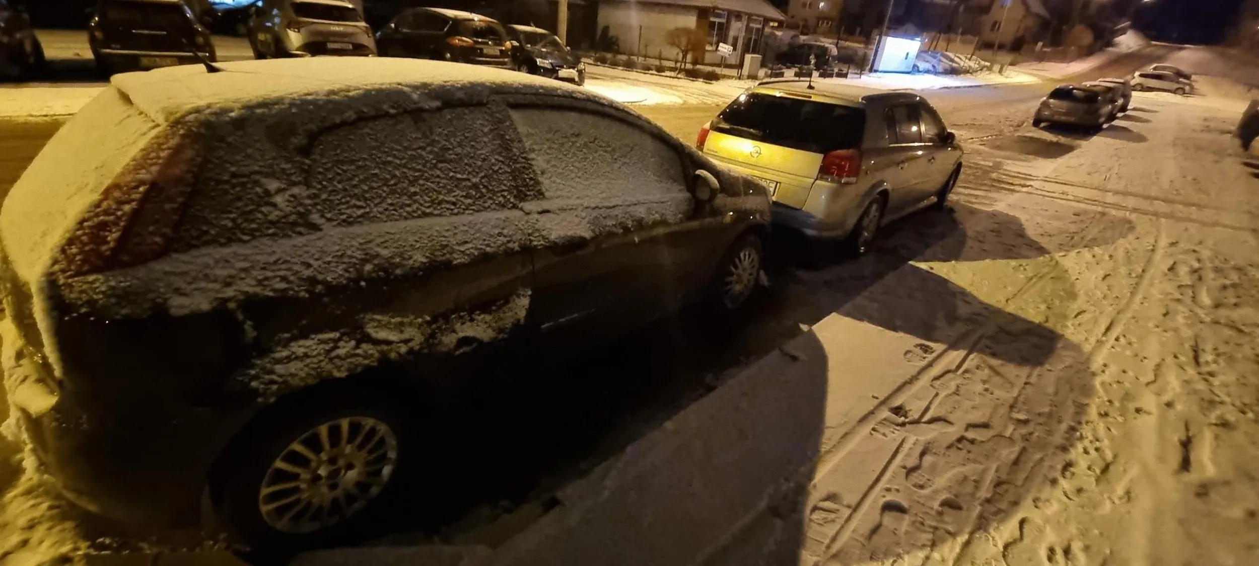 Mogłaś/eś na maskę wjechać. Ciesz się ze panowie policjanci byli dla Ciebie "łagodni". Następnym razem wywiezie Cię laweta.