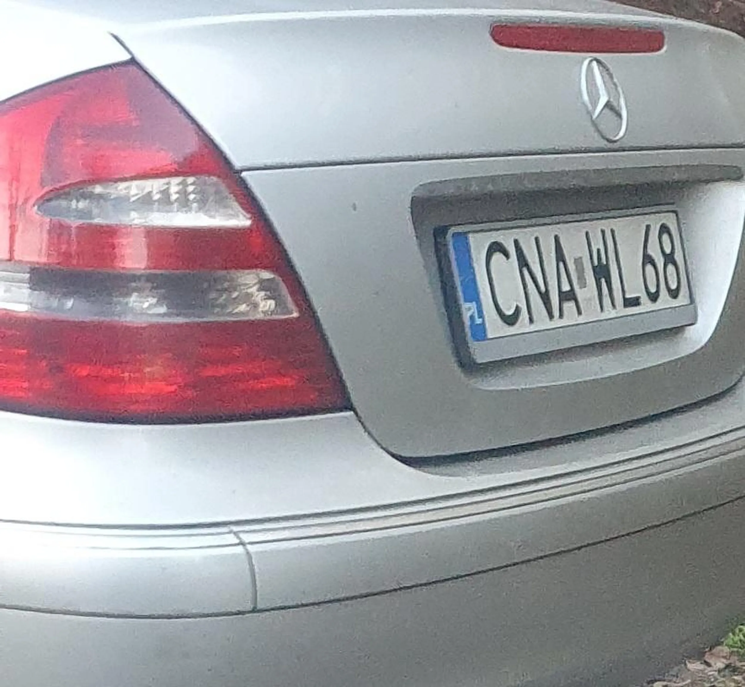 UWAGA NA TO AUTO KRECI SIE PO OSIEDLACH ROBIA ZDJECIA ZAPARKOWANYCH AUT