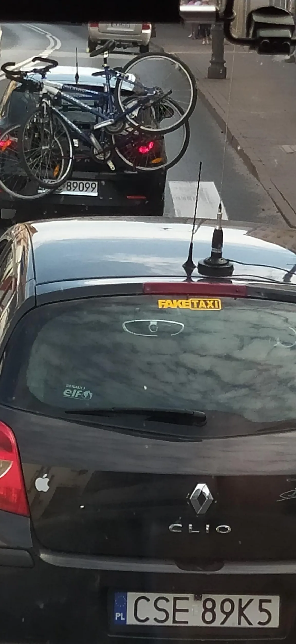 Miał mnie podwieźć pod dom a okazało się że to fake taxi