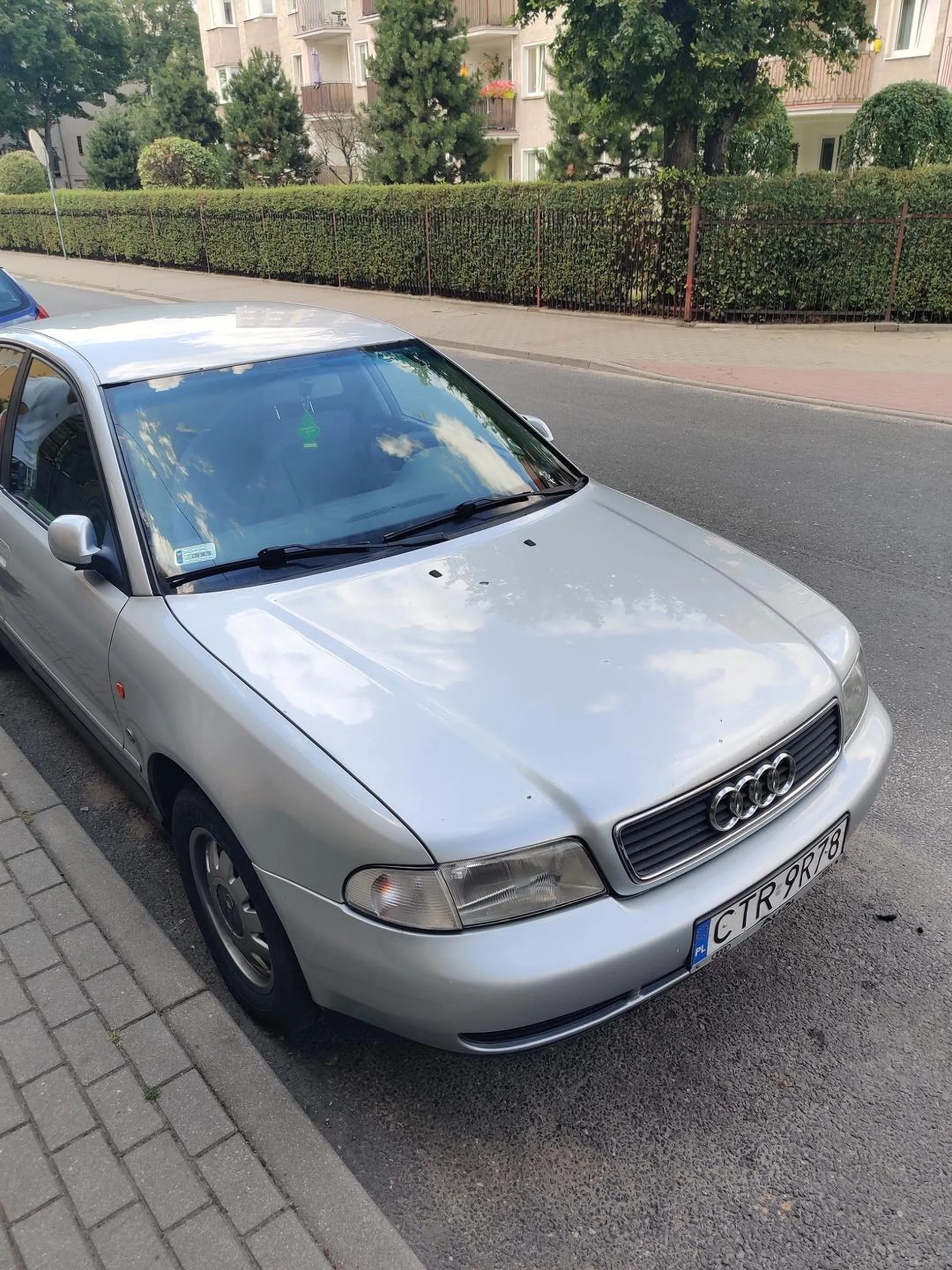 samochód nadaje się tylko i wyłączonie do kasacji , dalsza jazda tym pojazdem może niekorzystnie wpłynąć na liczbę mieszkańców torunia , poza tym kierowca fiut