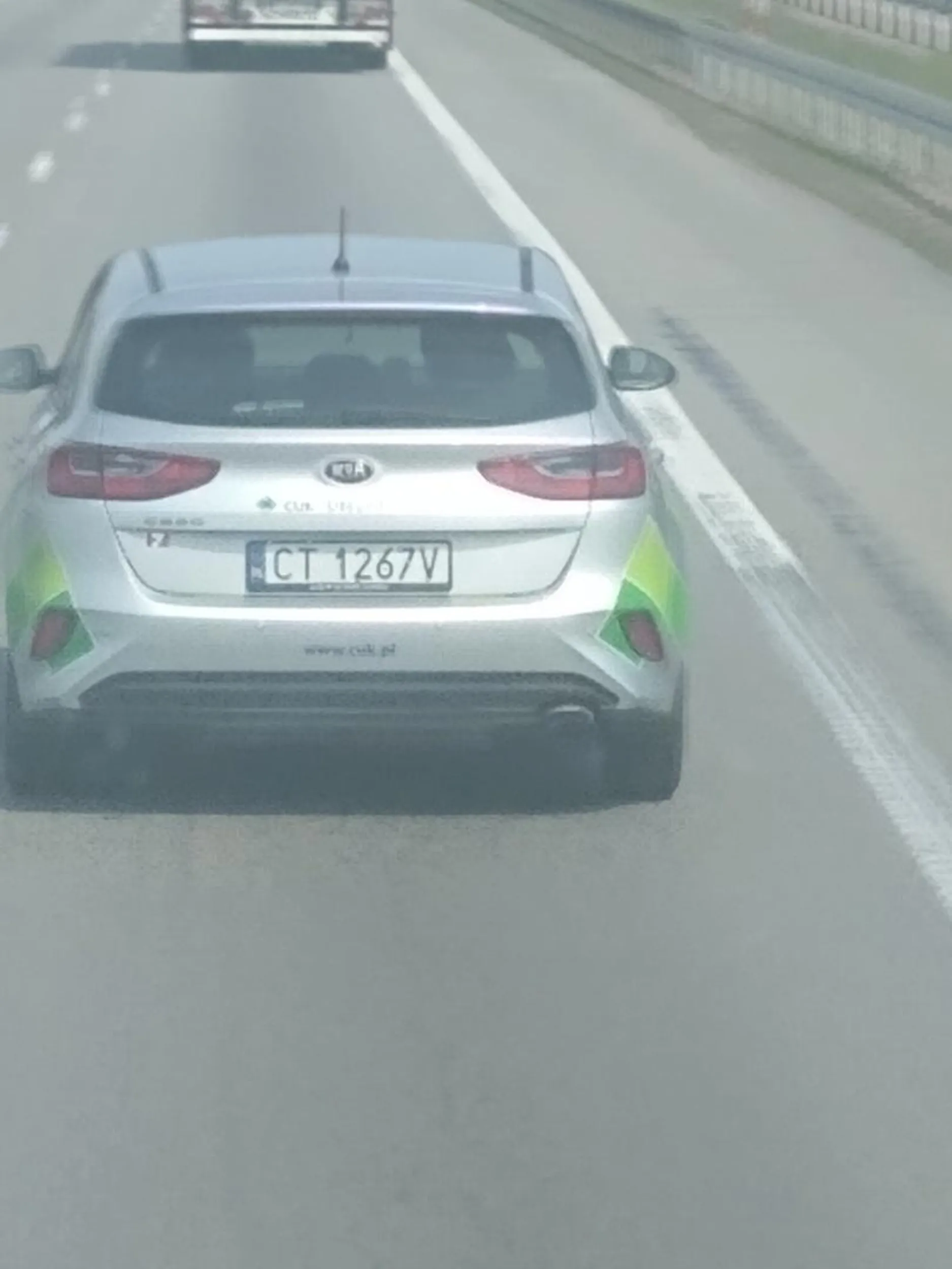 Jeździ 60km/h droga ekspresową, wyhamowuje ciężarówki pod górę. Ameba. Firmowe auto CUK