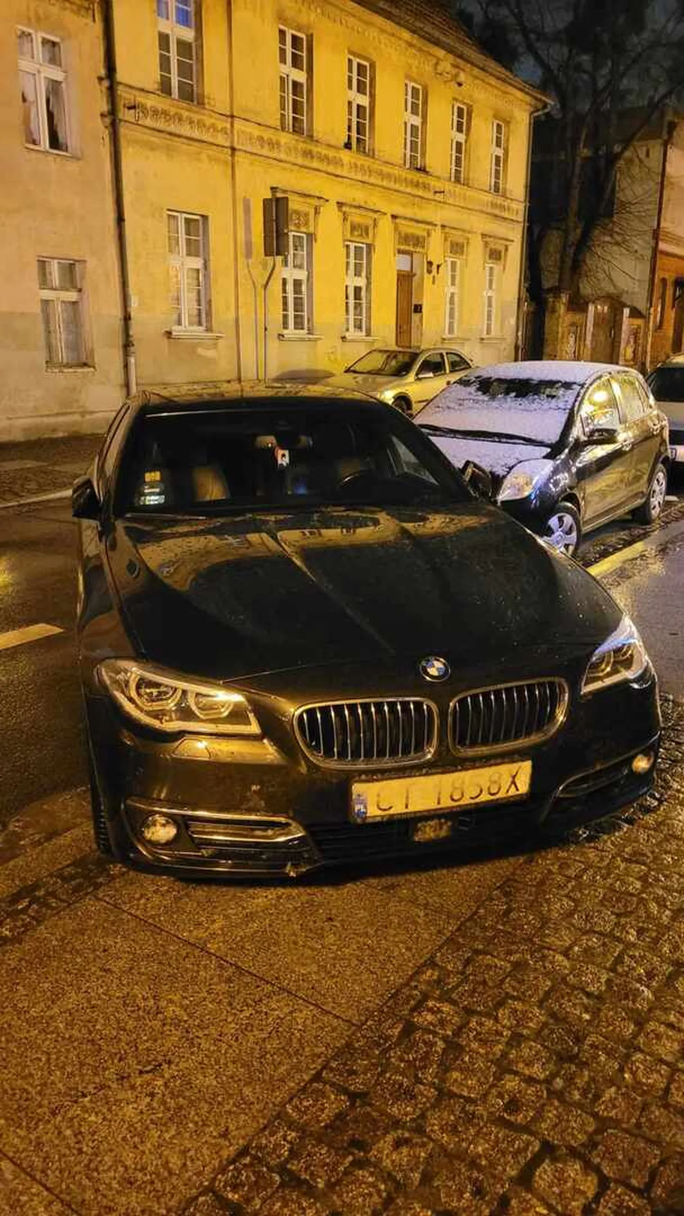 Pana ewidentnie poniosła fantazja z metodami parkowania na toruńskiej starówce. Szkoda, że straż miejska tego nie widziała...