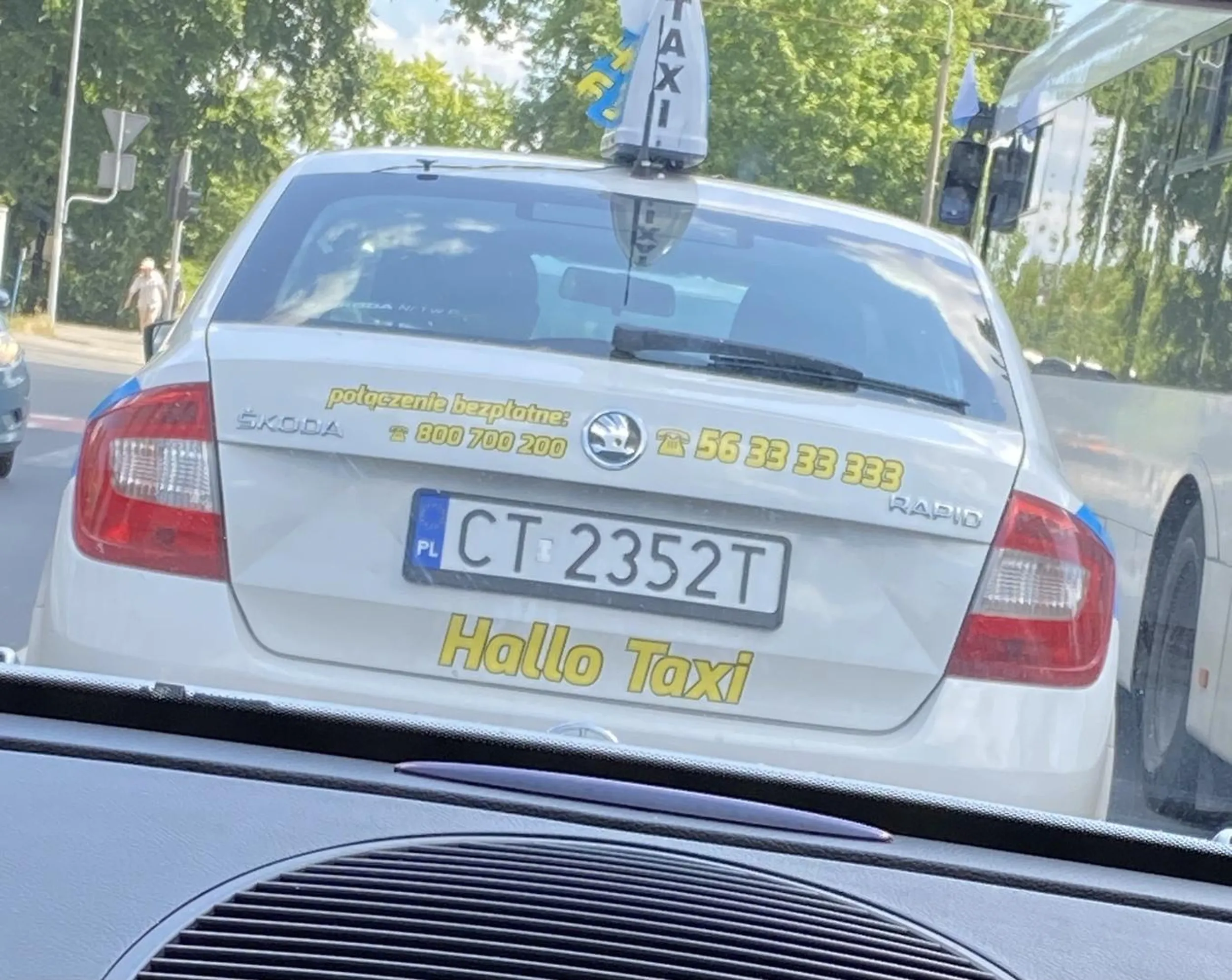 Wymusił ryzykownie pierwszeństwo, trzeba było ostro dać po hamulcach. ?? Nie ważne,  że za nami nic nie było, ale trzeba było na chama wjechać przed Nami! ??????