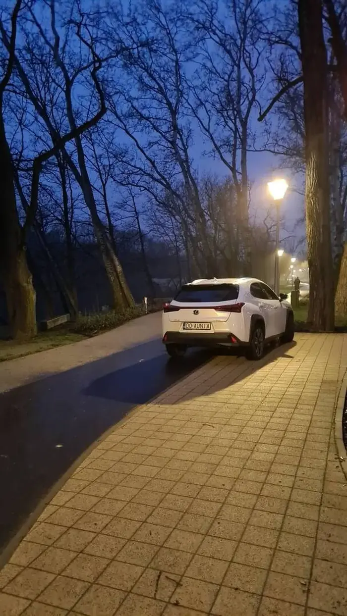 Brawa za parkowanie na drodze rowerowej