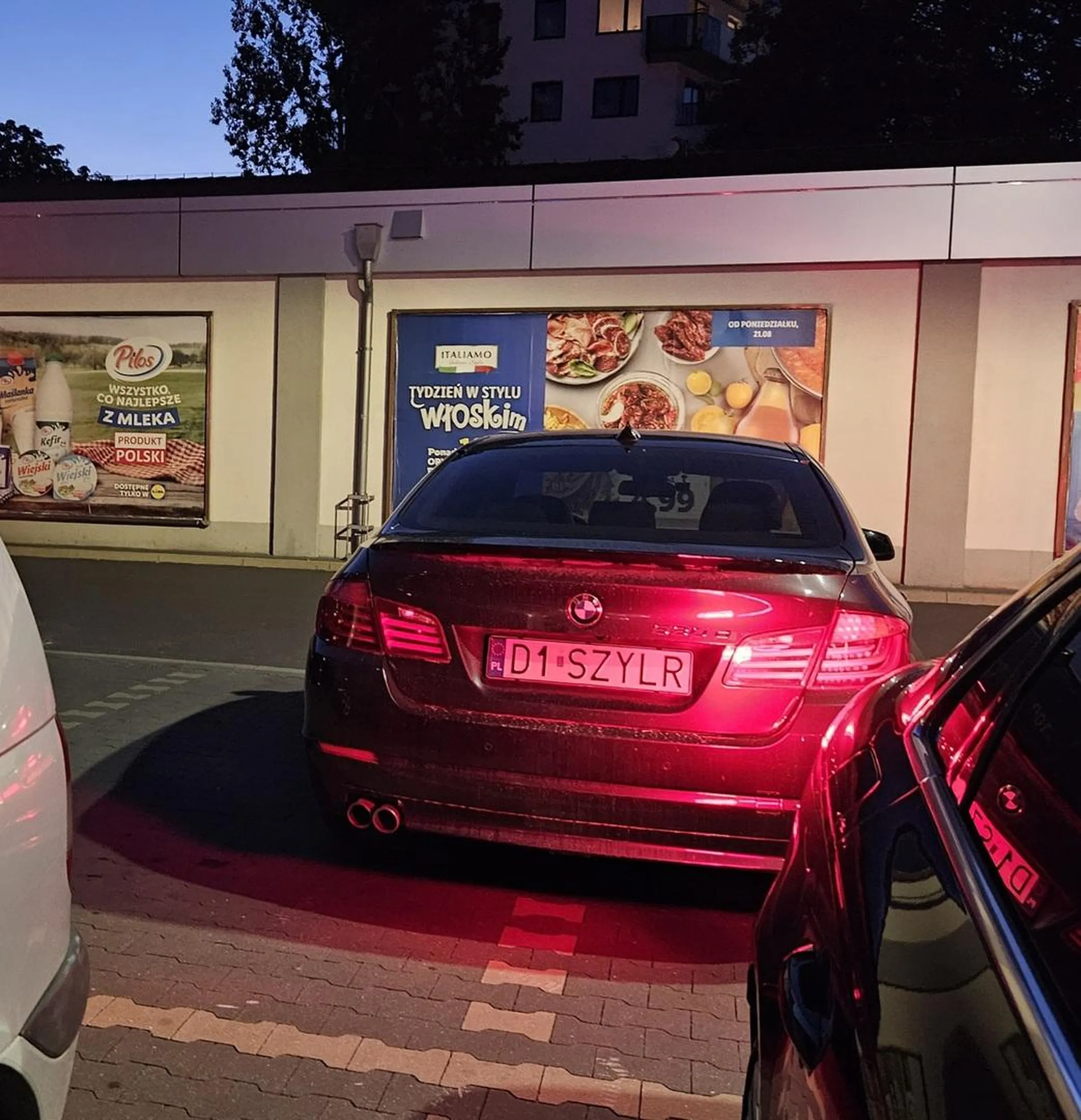 Prawo jazdy wygrane w Lays... Naucz się parkować. Mam nadzieję, że kiedyś zajrzysz na tą stronę i zobaczysz jakim zjebem jesteś.