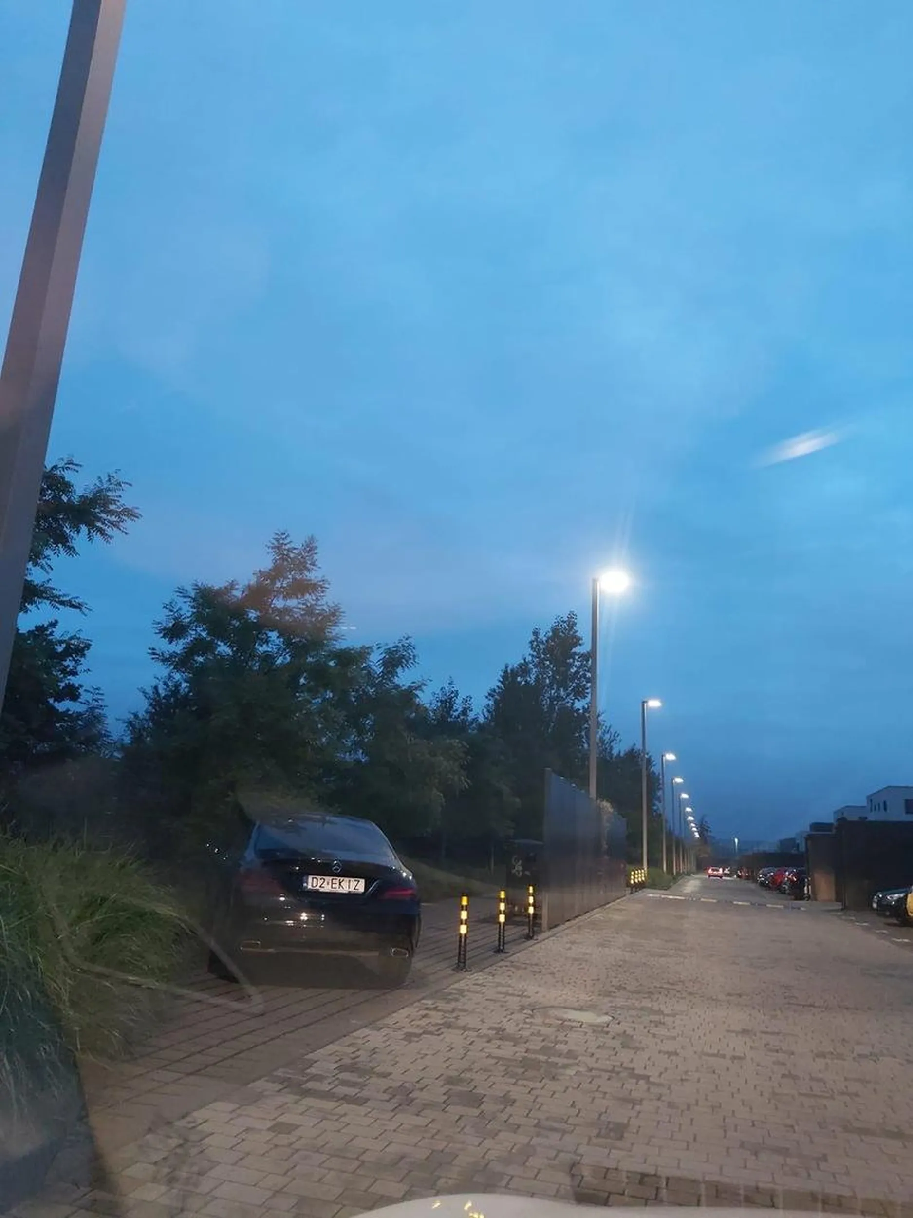 Parkowanie byle jak, byle gdzie. Nawet tam gdzie nie można