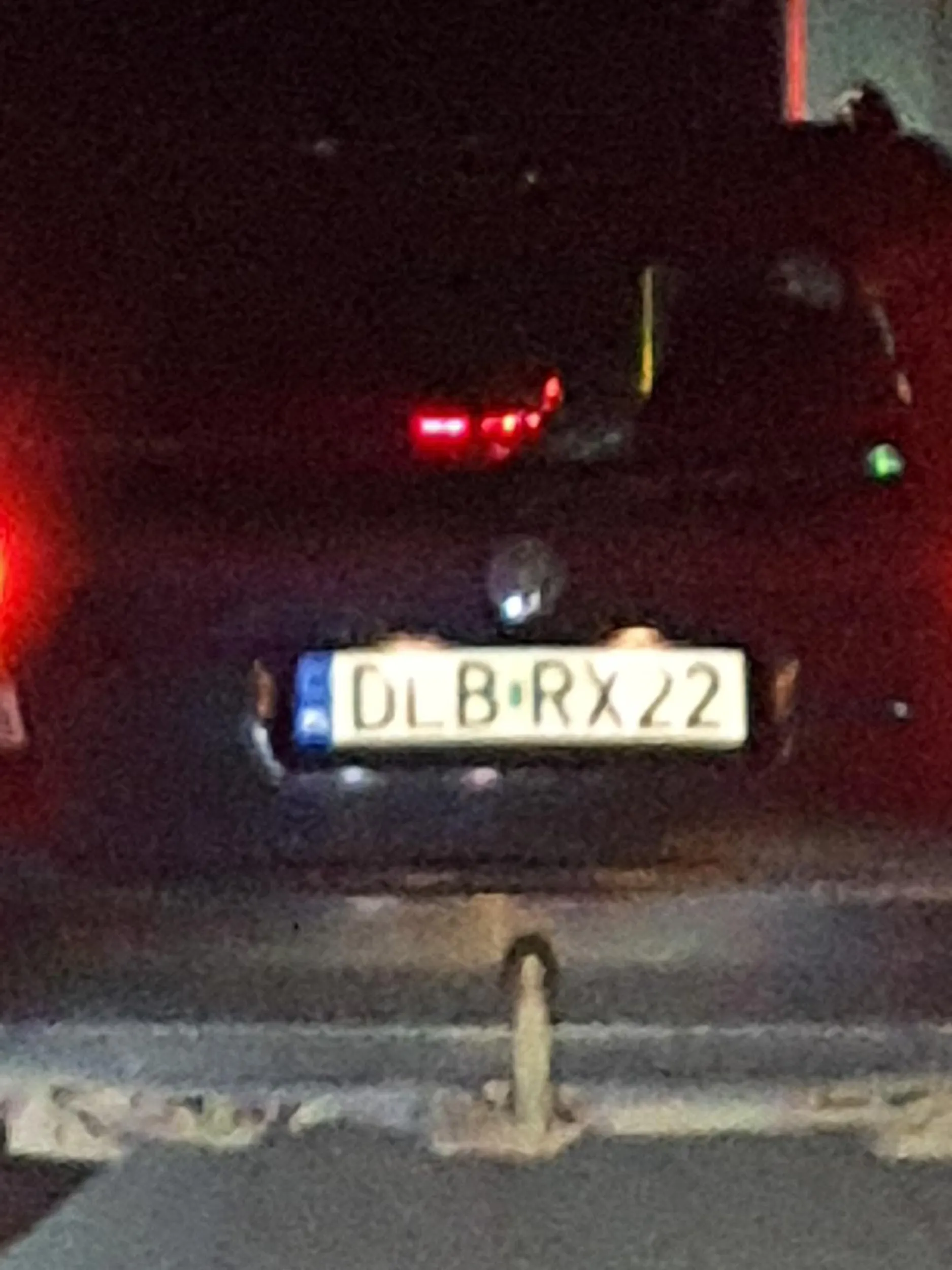 Nie pozdrawiam pana który w tunelu na autostradzie a4 w kierunku Zgorzelca na ograniczeniu 80km/h  mrugal światłami jak nienormalny po wyprzedzeniu tira przeze mnie na lewym pasie wyminales mnie prawym pasem zajeżdżając mi drogę i zachamowales gwałtownie buraku z VW Golfa IV combi!!! Ty imbecylu masz szczęście ze jechalem samochodem 15 razy droższym od twojego trupa bo inaczej bym Cie wpakował w ścianę tunelu !!!