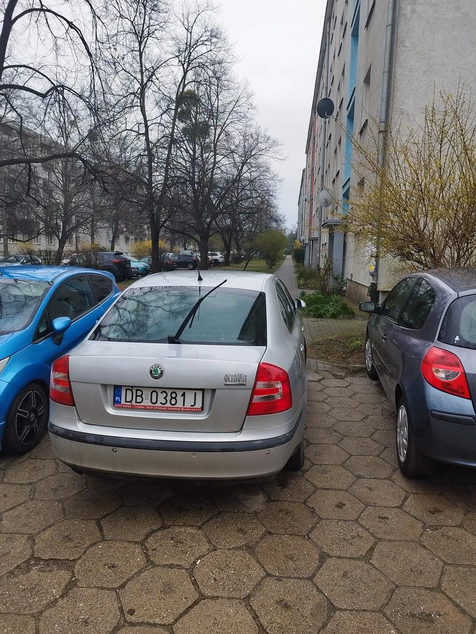 Najlepiej zastawić wejście na chodnik byłe tylko dupę do domu szybciej przetransportować. Bez pozdrowień