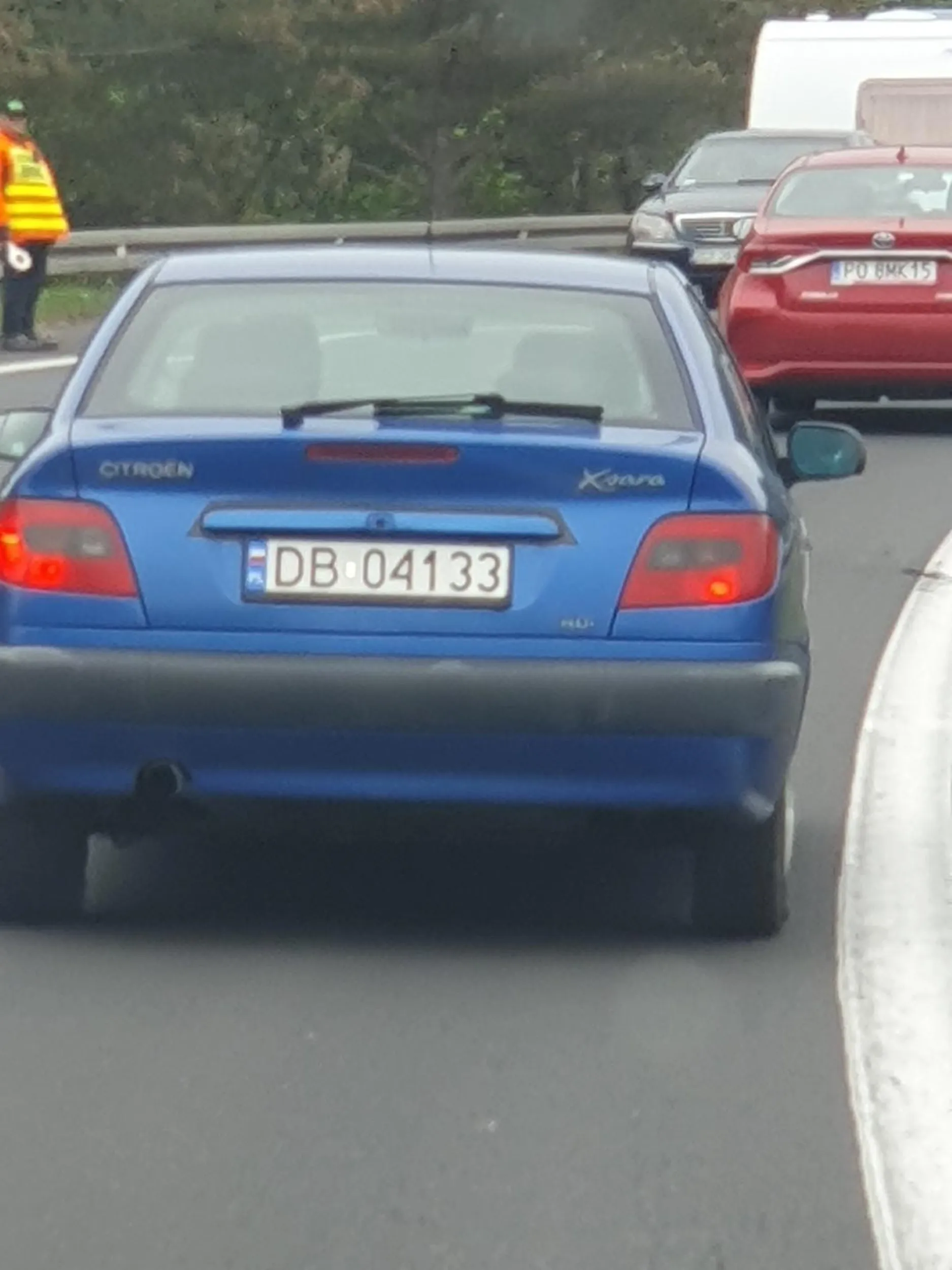 Inteligent wlecze się a przy próbie wyprzedzenia przyśpiesza