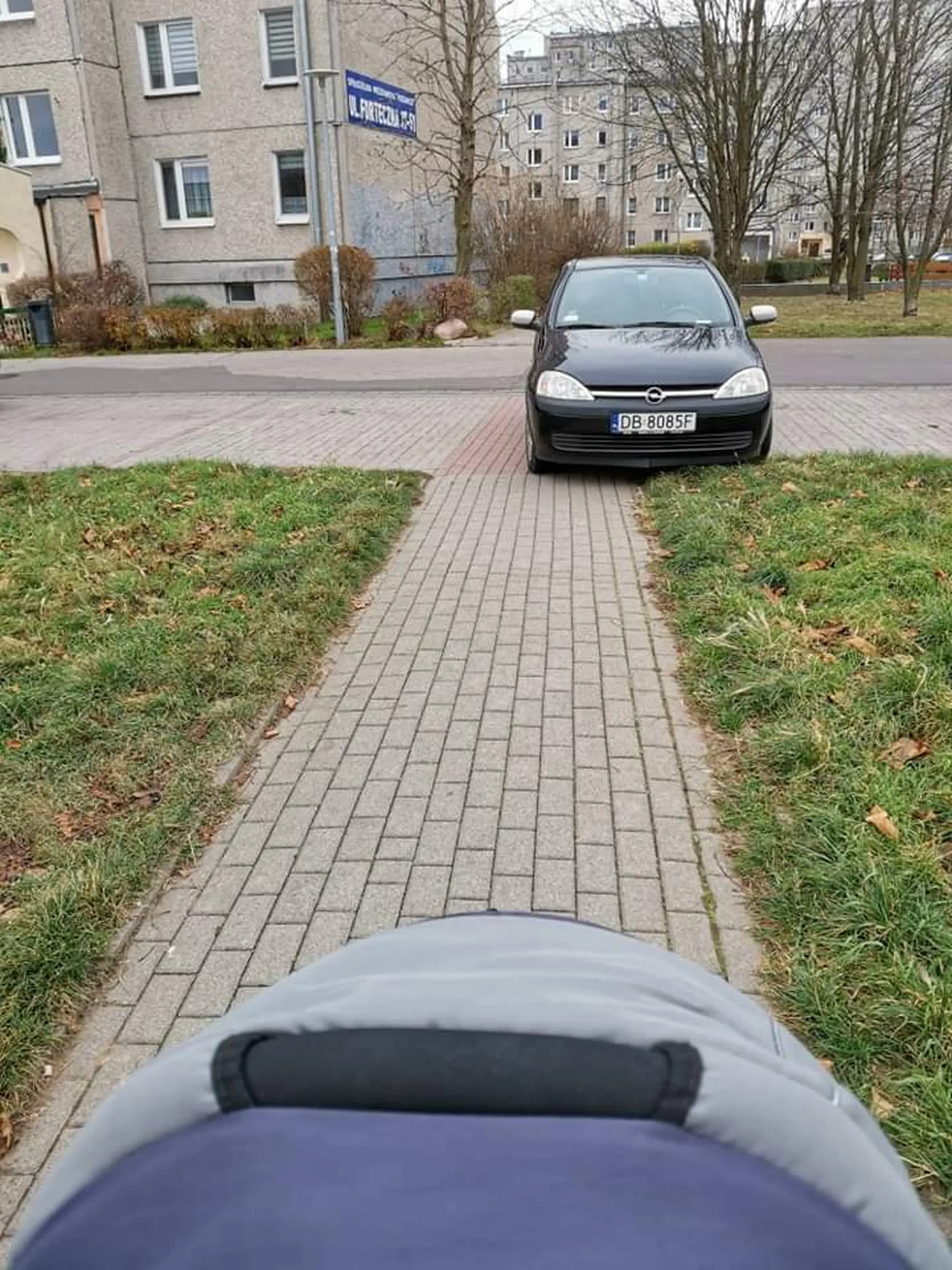 Co myślicie o takim parkowaniu gdy wokół pełno miejsc?