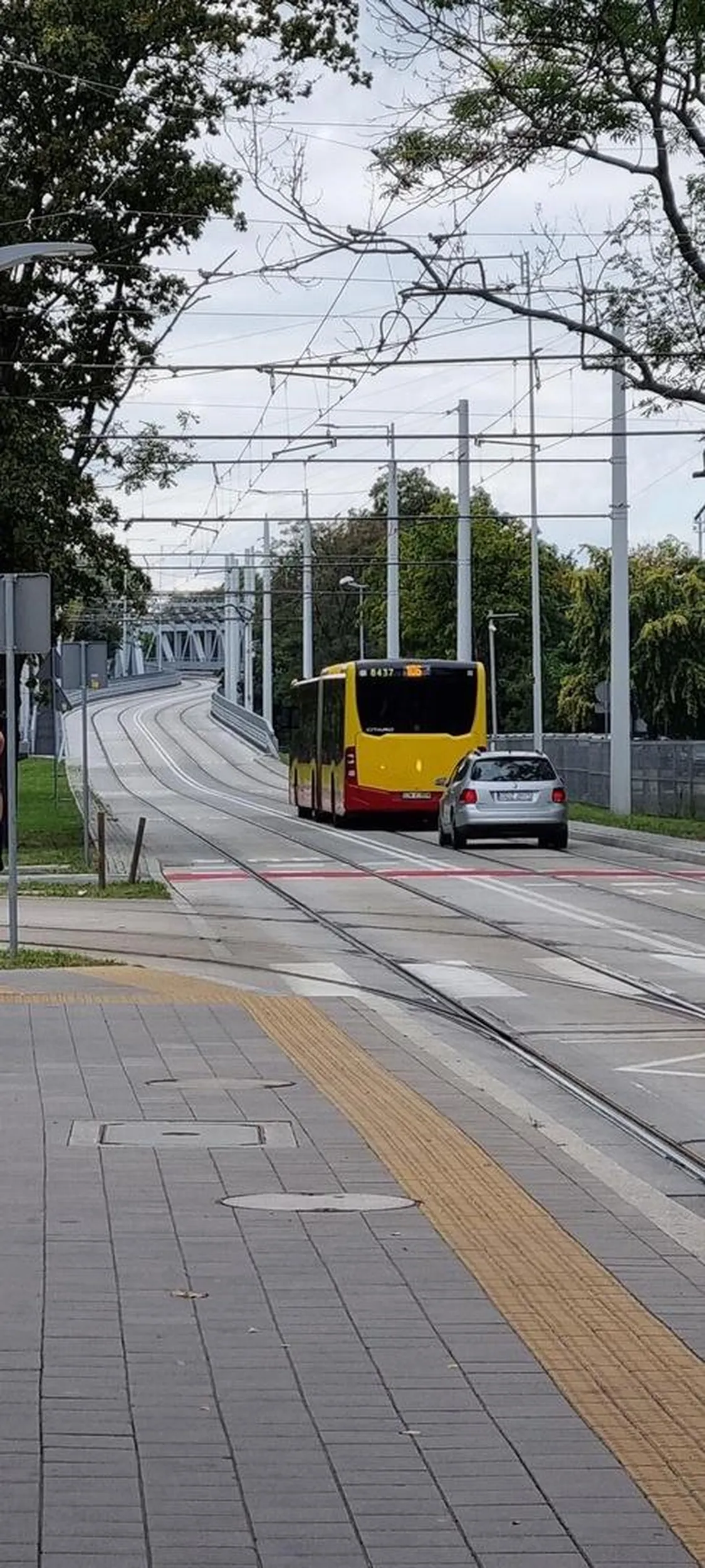 Brawo za jechanie buspasem przez bardzo długi odcinek
