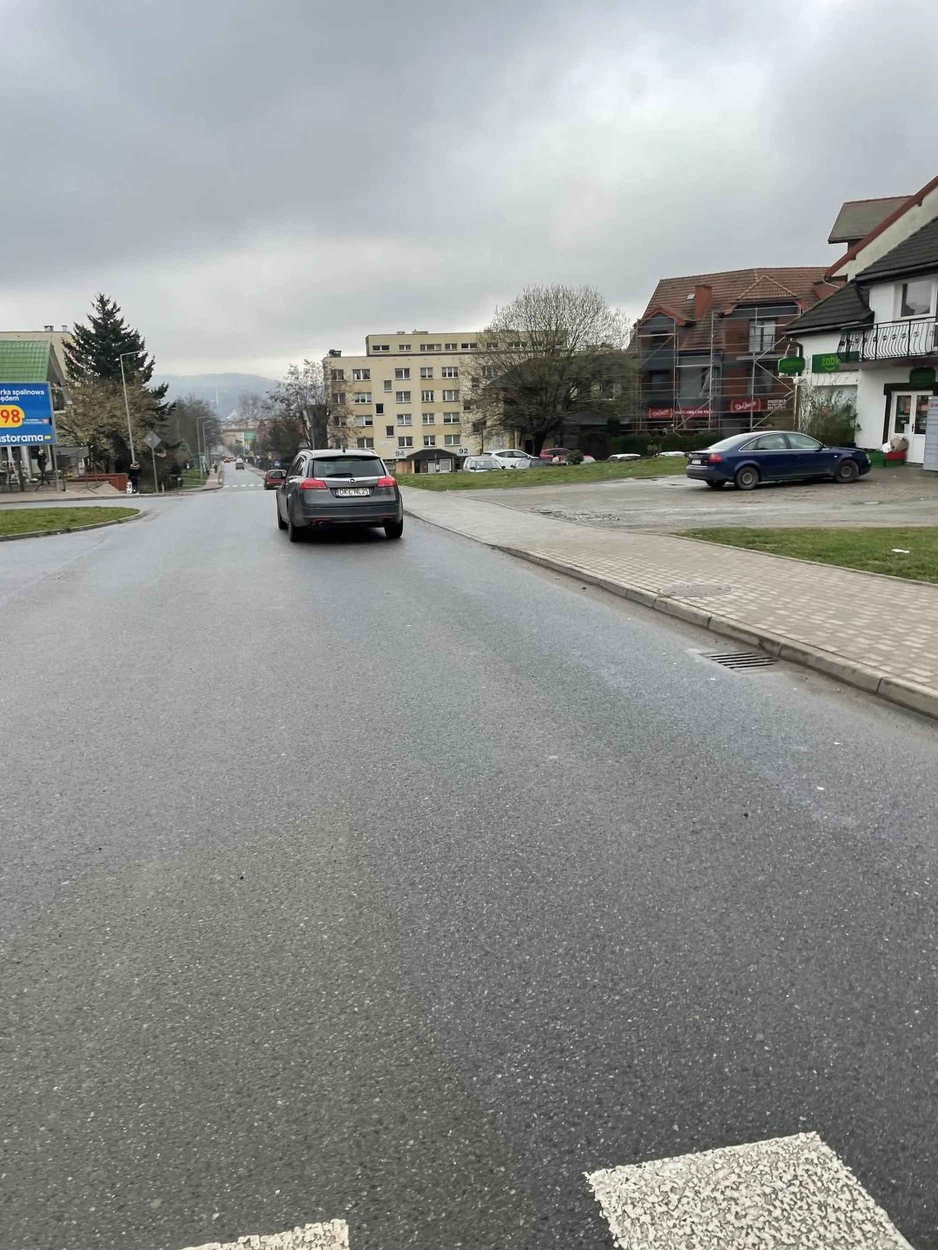 Nie puszcza na pasach :)