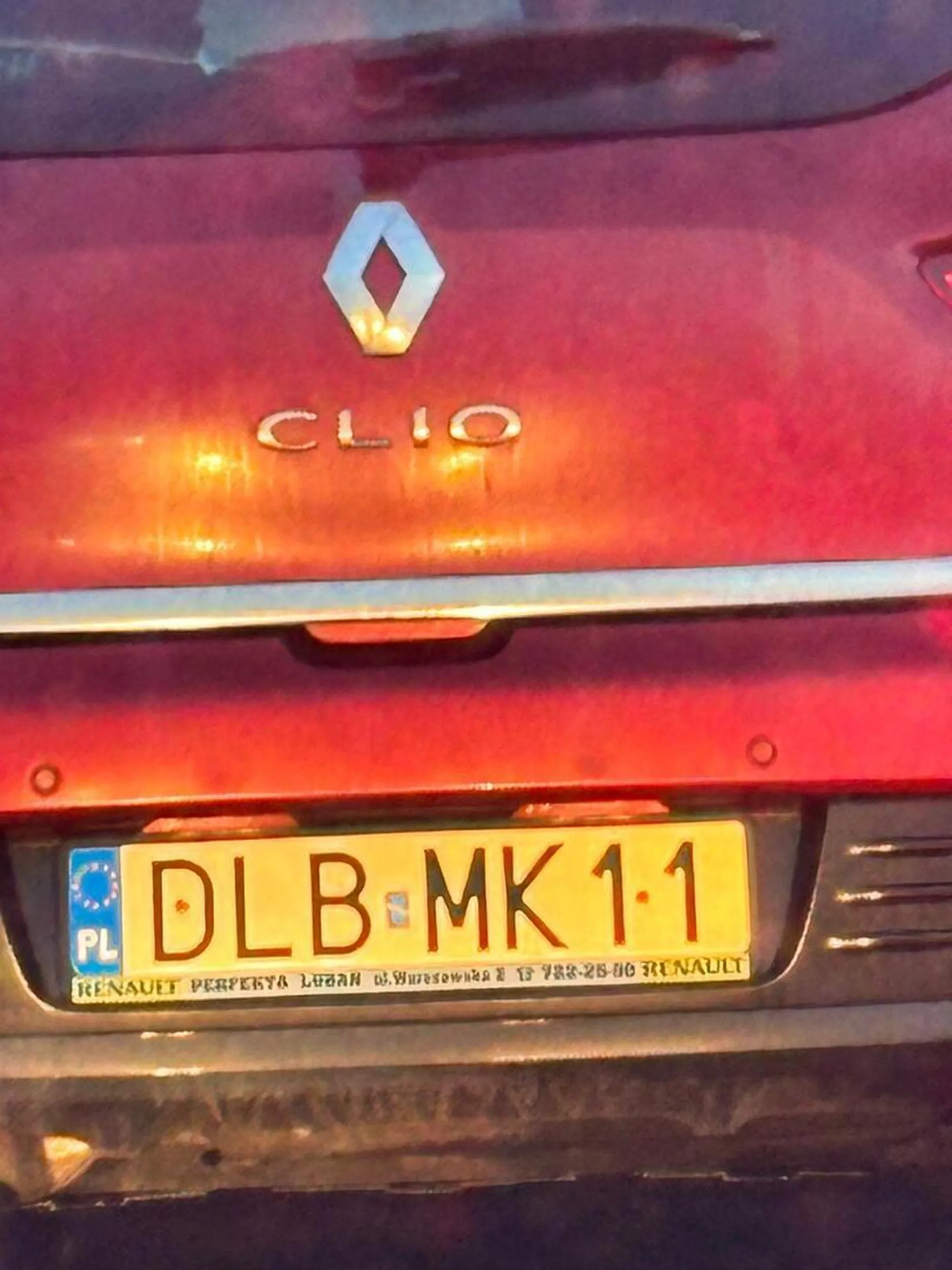 Kierowca zajeżdżał, gwałtownie hamował , zastraszał wysiadając z auta , zastraszał chwaląc się że jest policjantem. Uwaga na trasie Bielany Wrocławskie - Ślęza - Wysoka...