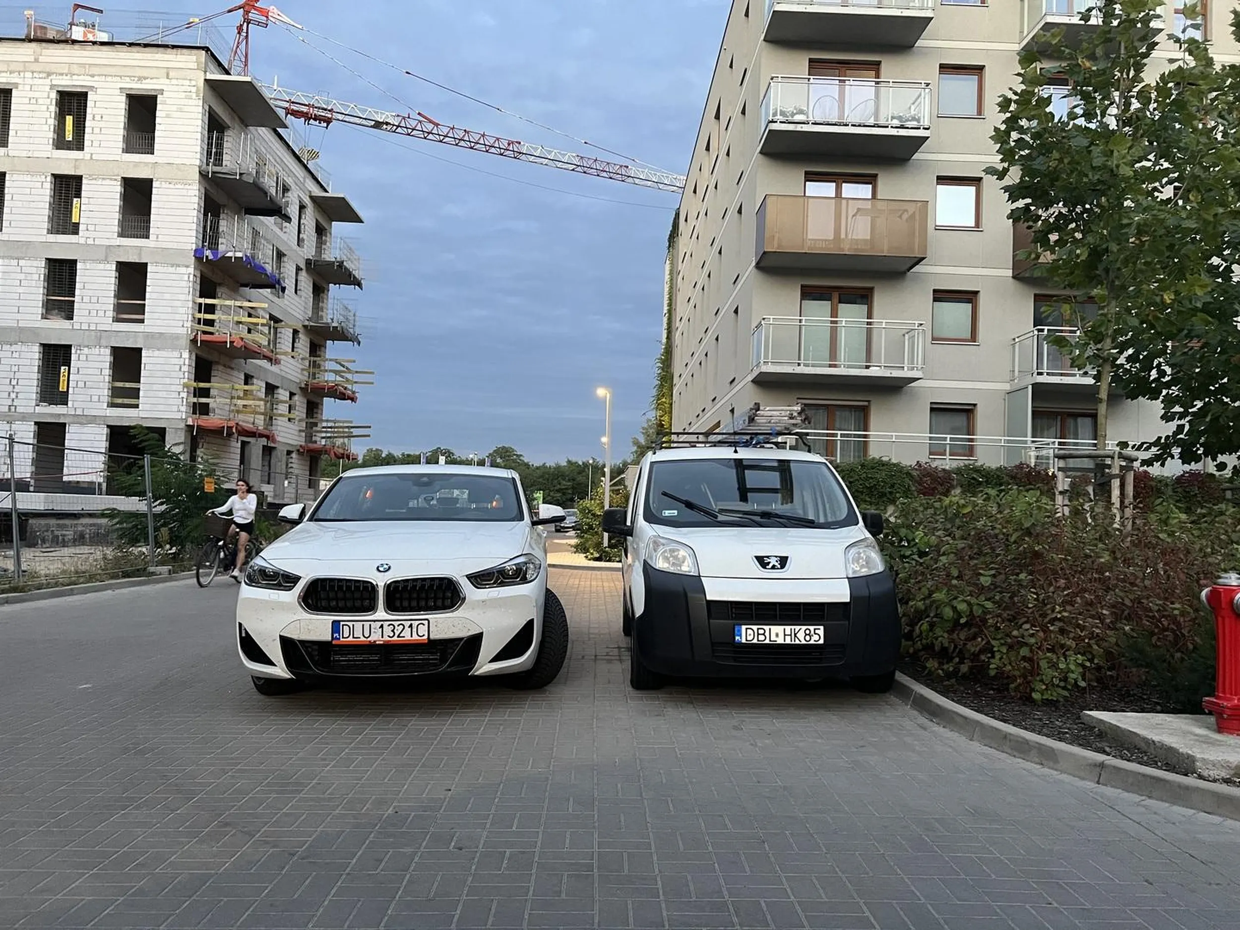 Przyjechala blondi w bmw i jak to w bmw, bogaty moze wiecej ;) ;) ;)