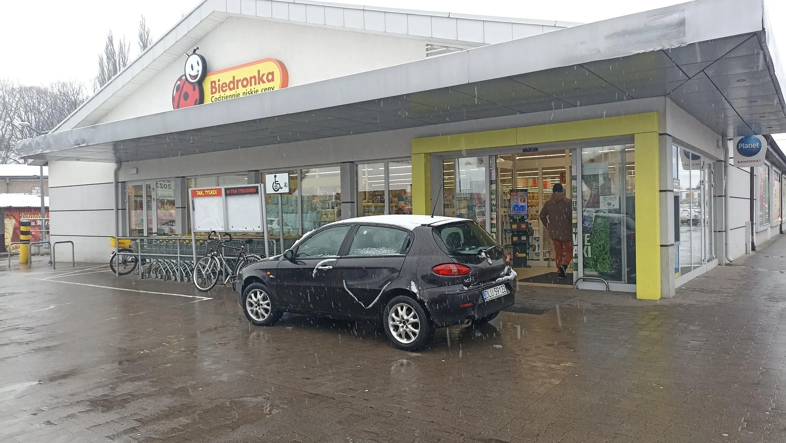 Stal tak prawie 30 minut.