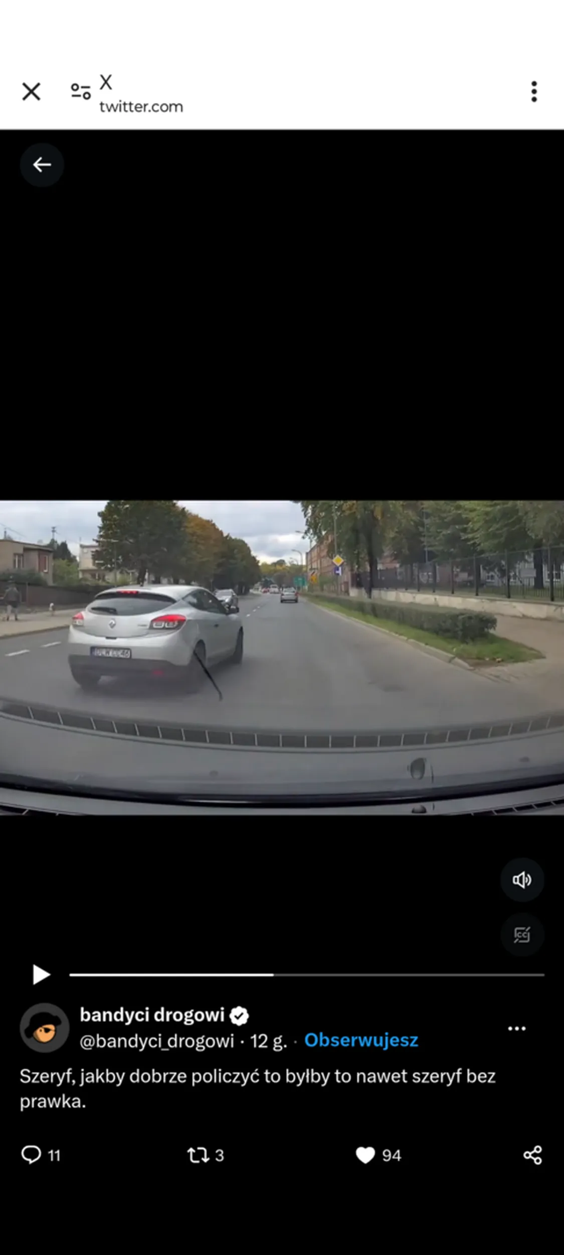 Kierowca wyprzedza na przejściu dla pieszych i zajeżdża drogę po wyprzedzeniu.To bandyta drogowy.