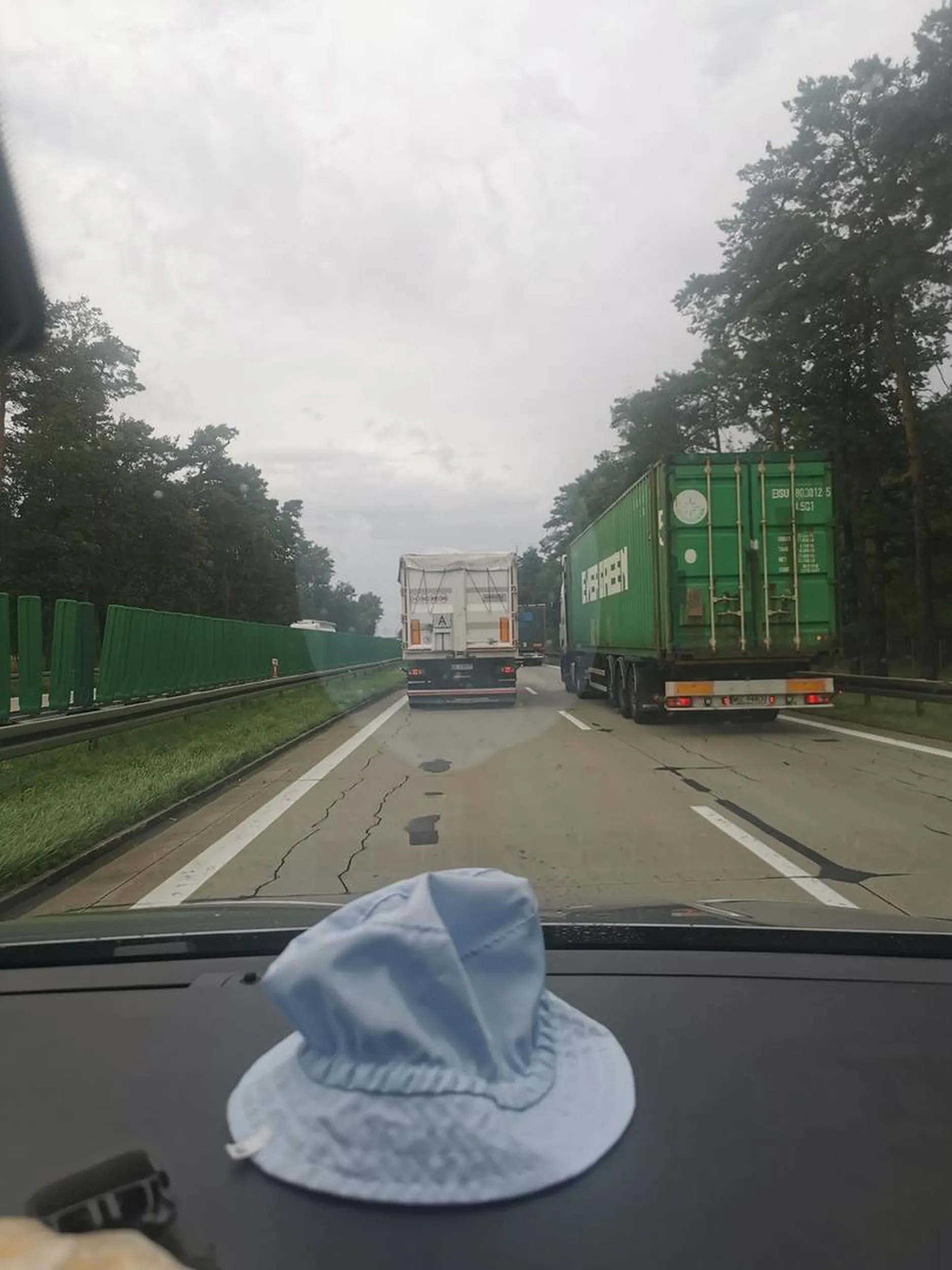 Wyprzeda przez 20 min, król lewego pasa się znalazł. Nie polecam.