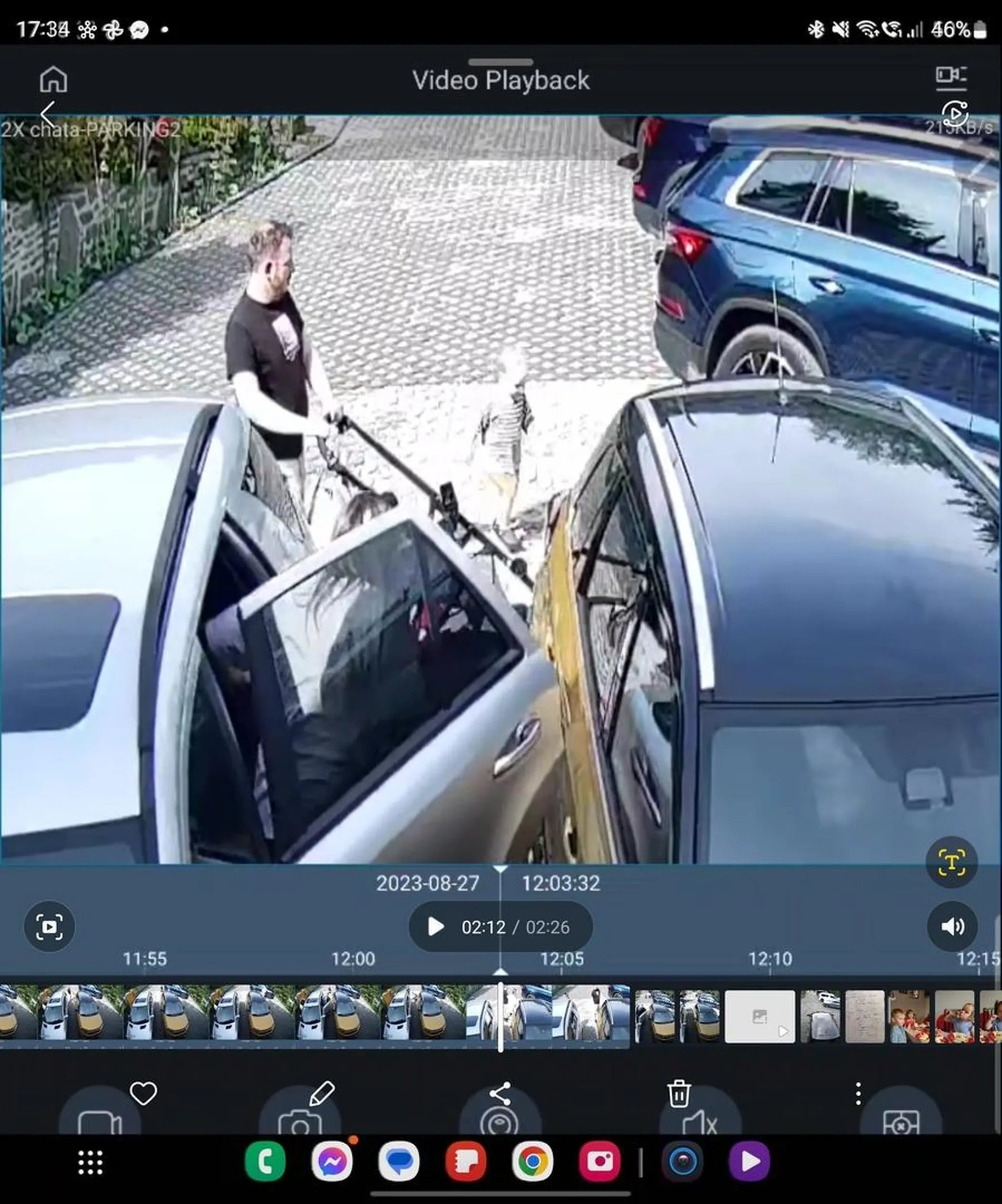 Drogi kierowco. Proszę o kontakt, dnia 27.08 o godzinie 12.03 dorosla osoba wychodząca z tylu samochodu, zachaczyla swoimi drzwiami stojący obok pojazd. Na nagraniu z parkingu widać ewidentnie, że doszło do szkody parkingowej. Prosimy o kontakt z restauracja Chata na Groniu w celu wyjaśnienia sprawy.