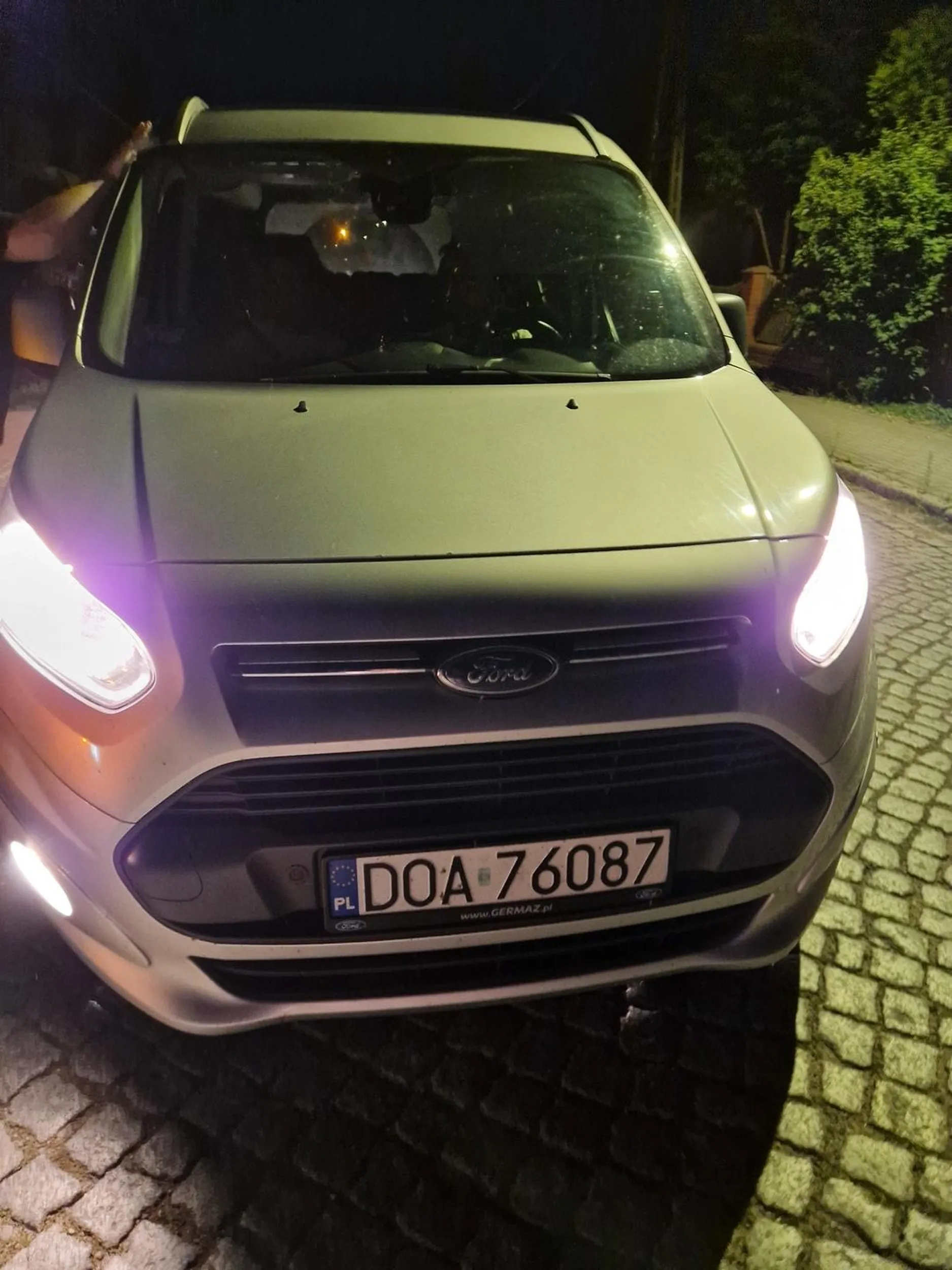 Nie patrzy w lusterka- powoduje kolizje drogowe...