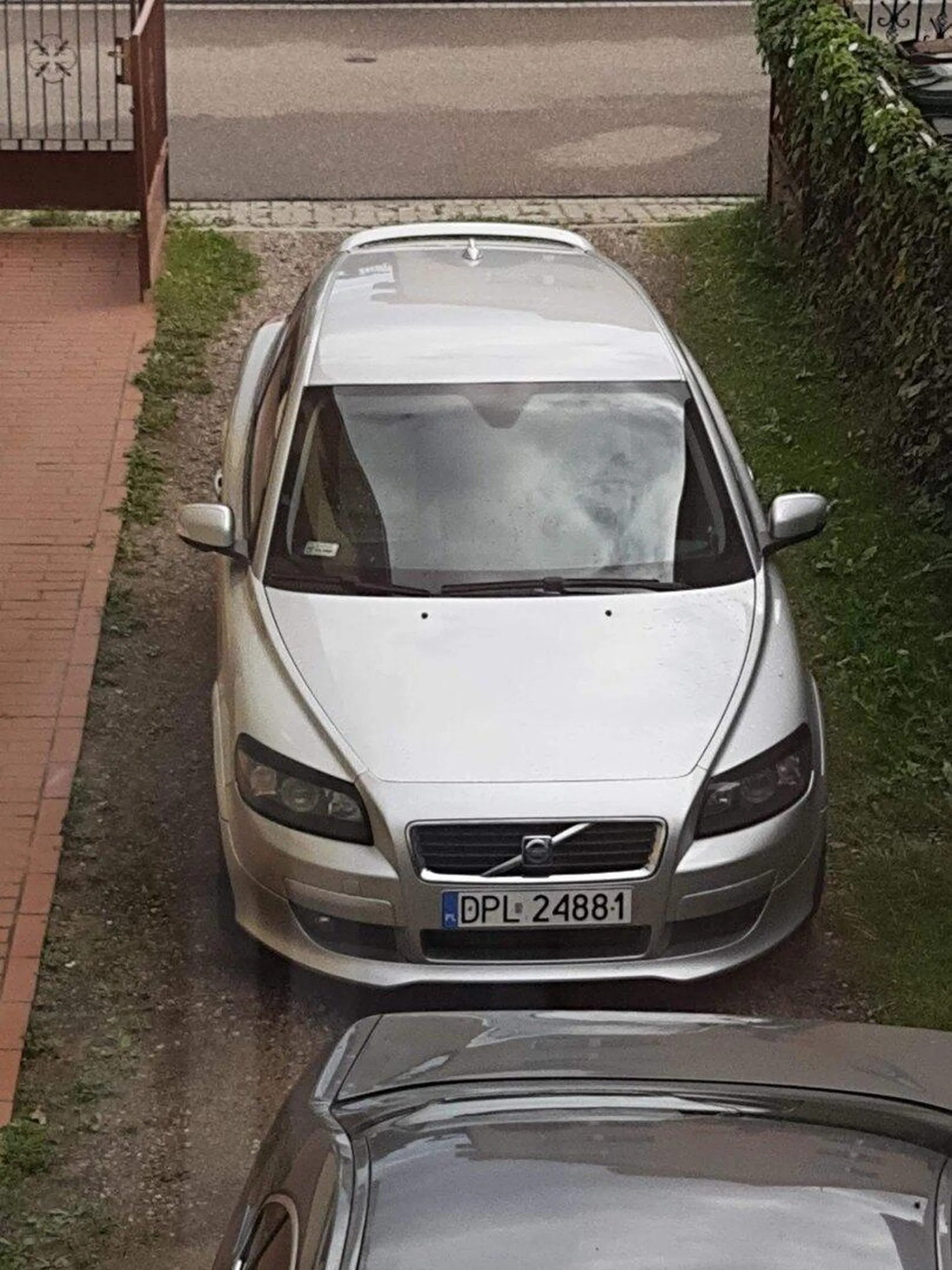 gówniarz zastawił mi wyjazd