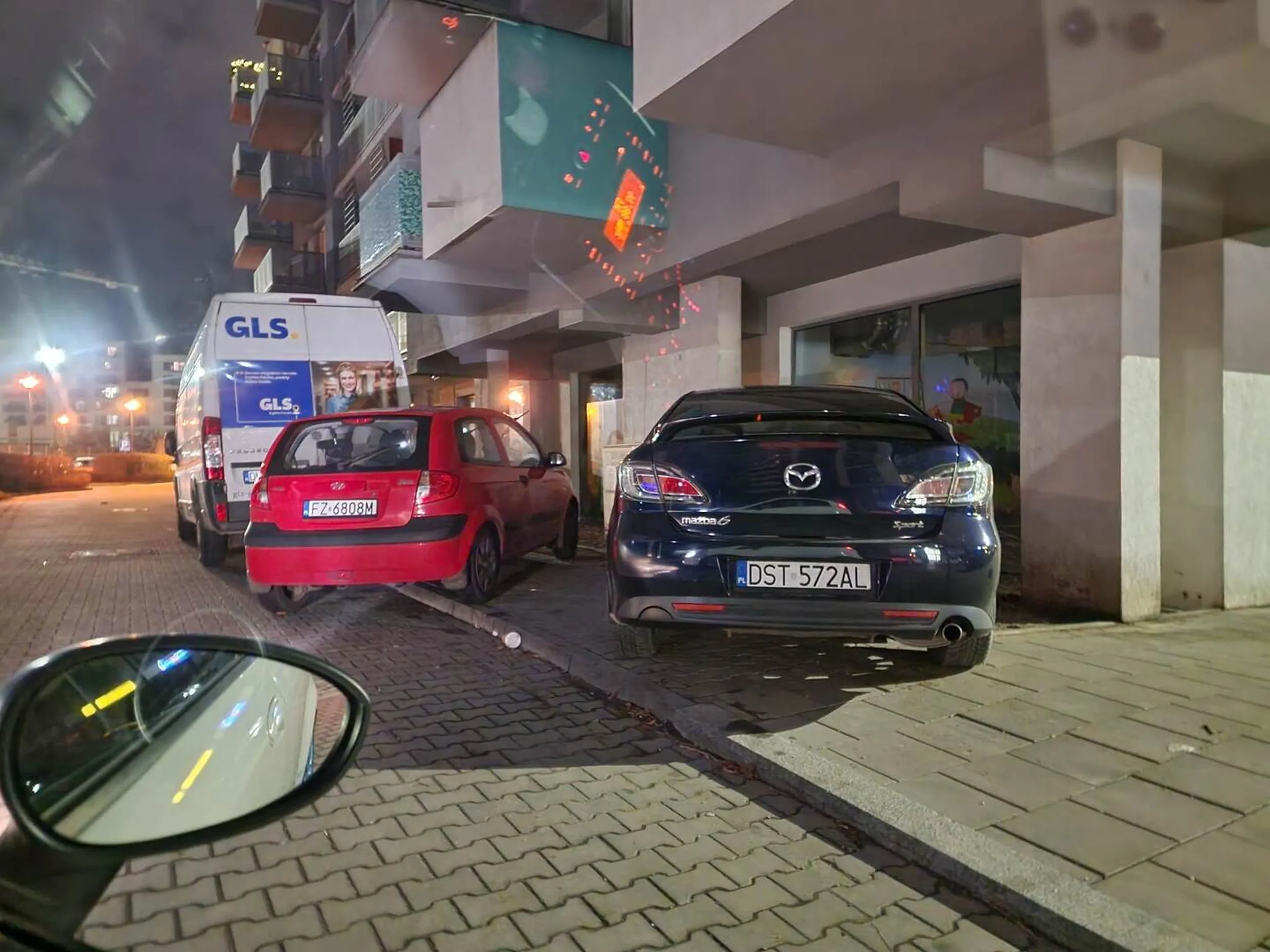 Dwóch przyjaciół spotkało się na chodniku, tak żeby nikt nie przeszedł (-: