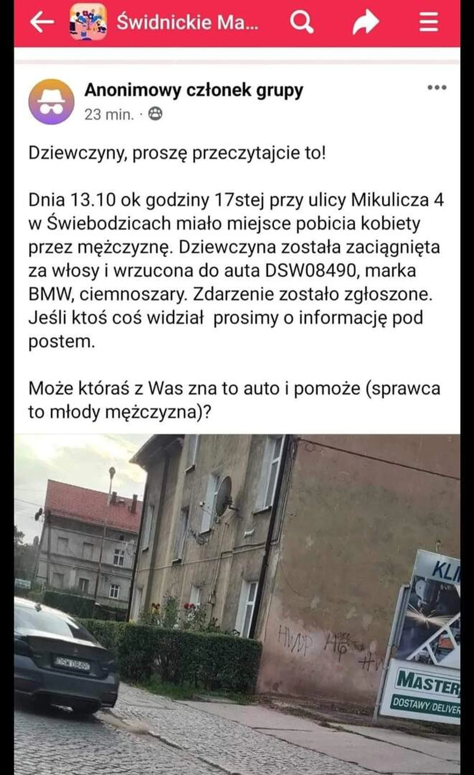 Mody mężczyzn pierw pobił kobietę po czym wciągnął ją szarpiąc za włosy do szaro-ciemnegon BMW