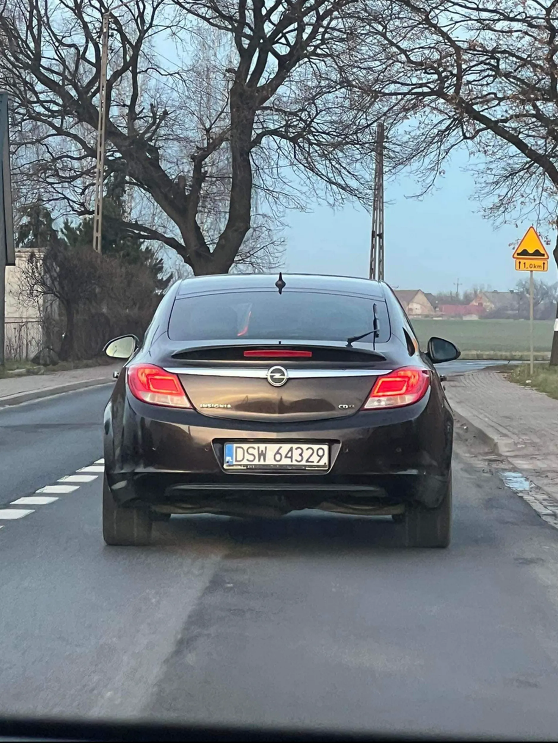 Bardzo serdecznie nie pozdrawiam kierowcy, który dzisiaj umilił nam trasę swoim wykwintnym kunsztem wyprzedzania i prawem jazdy wygranym w Lays’ach ? Mam nadzieje, że jadąc dalej miałeś tyle samo szczęścia, a problemy z ustaleniem odległości między autami już ci nie doskwierały. Szerokości dla wszystkich, uważajcie na siebie ✌?