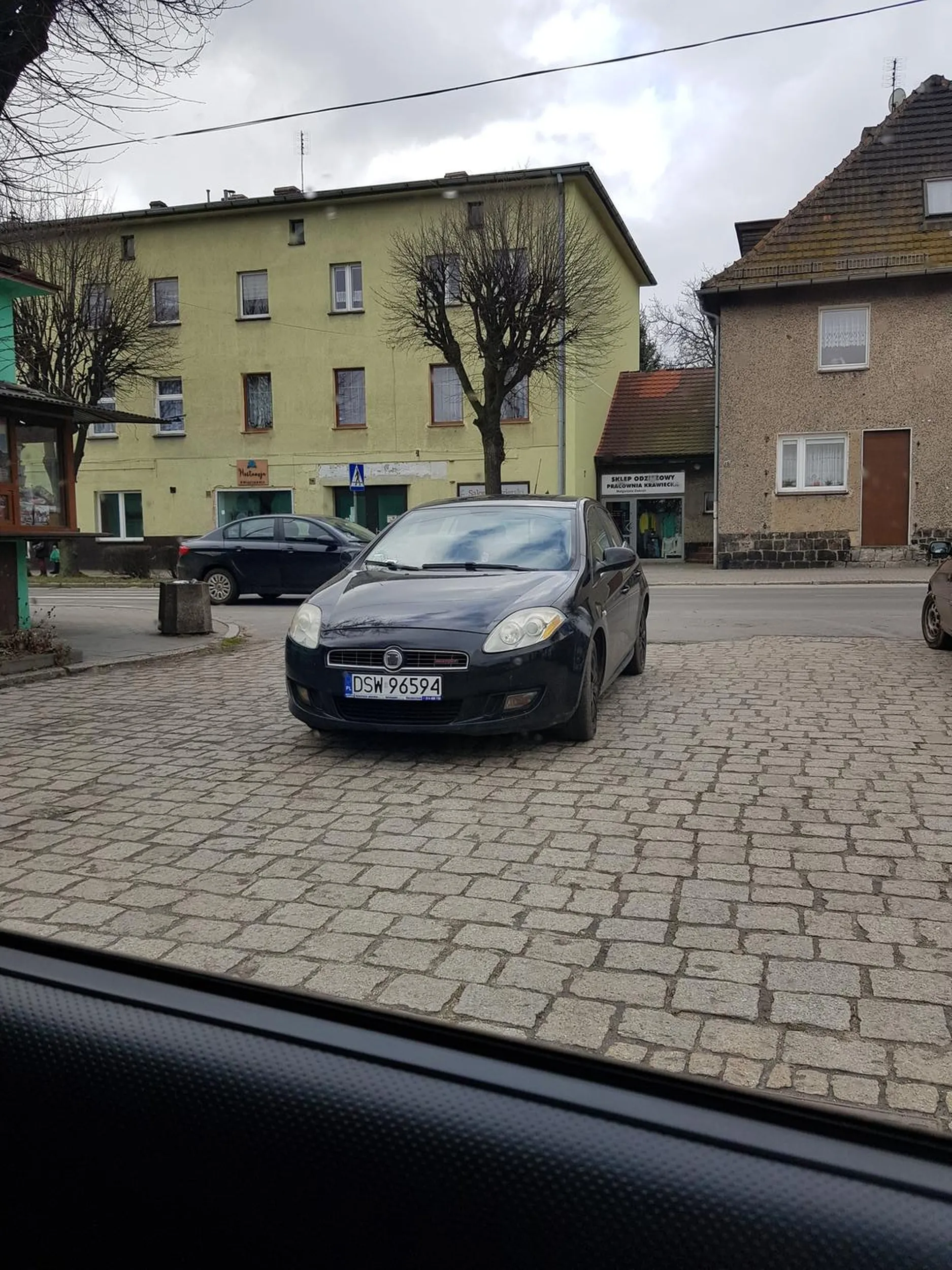 nie umie parkowac jak trzeba