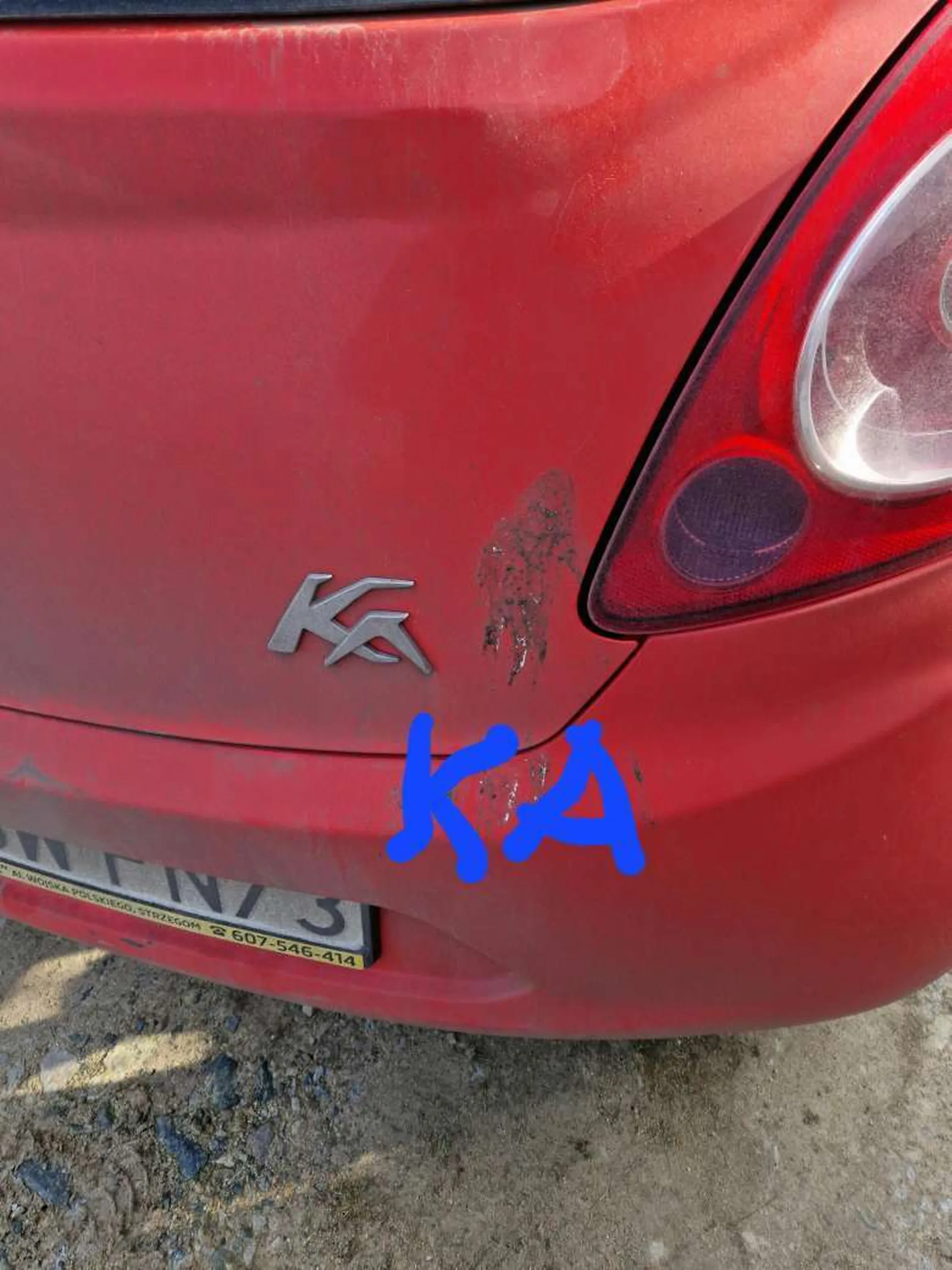 Samochodzik fajny zgrabny bardzo damski. Kolor pasowałby do paznokci lady Annabell. Jednak jest tak zasrany że sama nazwa się broni. Ale lepszy miód w fordzie niż fiut w mordzie.