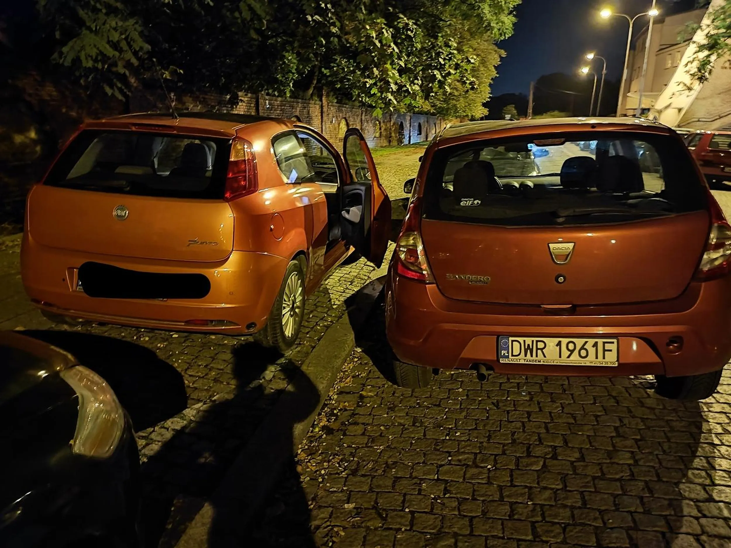 Nie zastawia się innych -:( Za mną auto, przede mną słupki, brak możliwości wyjazdu