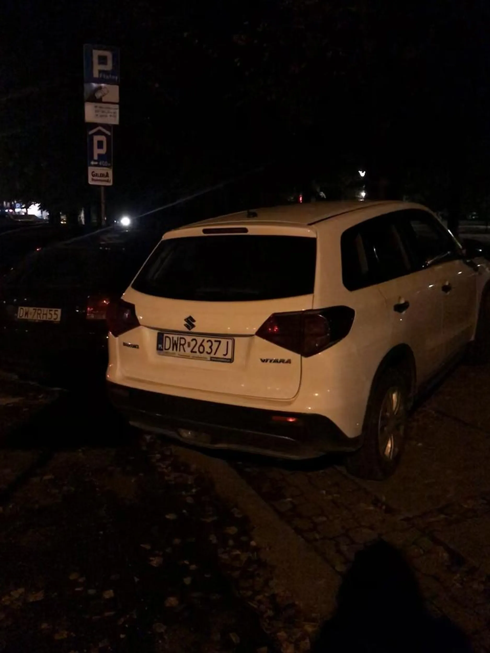 Parkowanie na przejściu dla pieszych.