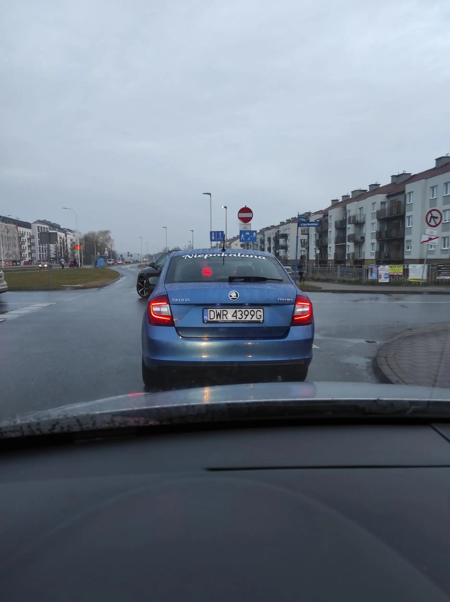 Rycerz Maryi. Duża prędkość w zabudowanym i wymuszenie pierwszeństwa. Nie pierwszy raz.