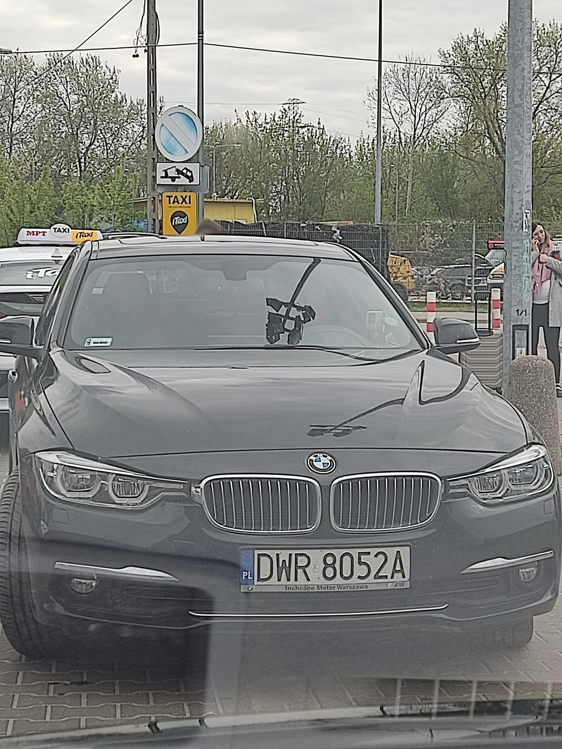 Ham nie widzi tabliczki z napisem TAXI a po zwróceniu uwagi twierdzi że przyjechał z drugiej strony czyli pod prąd