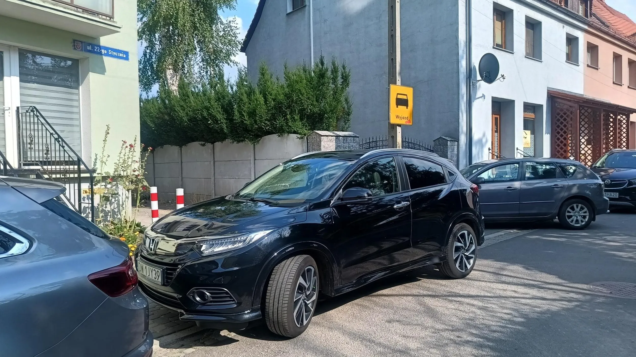 Nie pozdrawiam właściciela hondy trzeba być idiotą żeby na wyjeździe zostawić auto.  ?