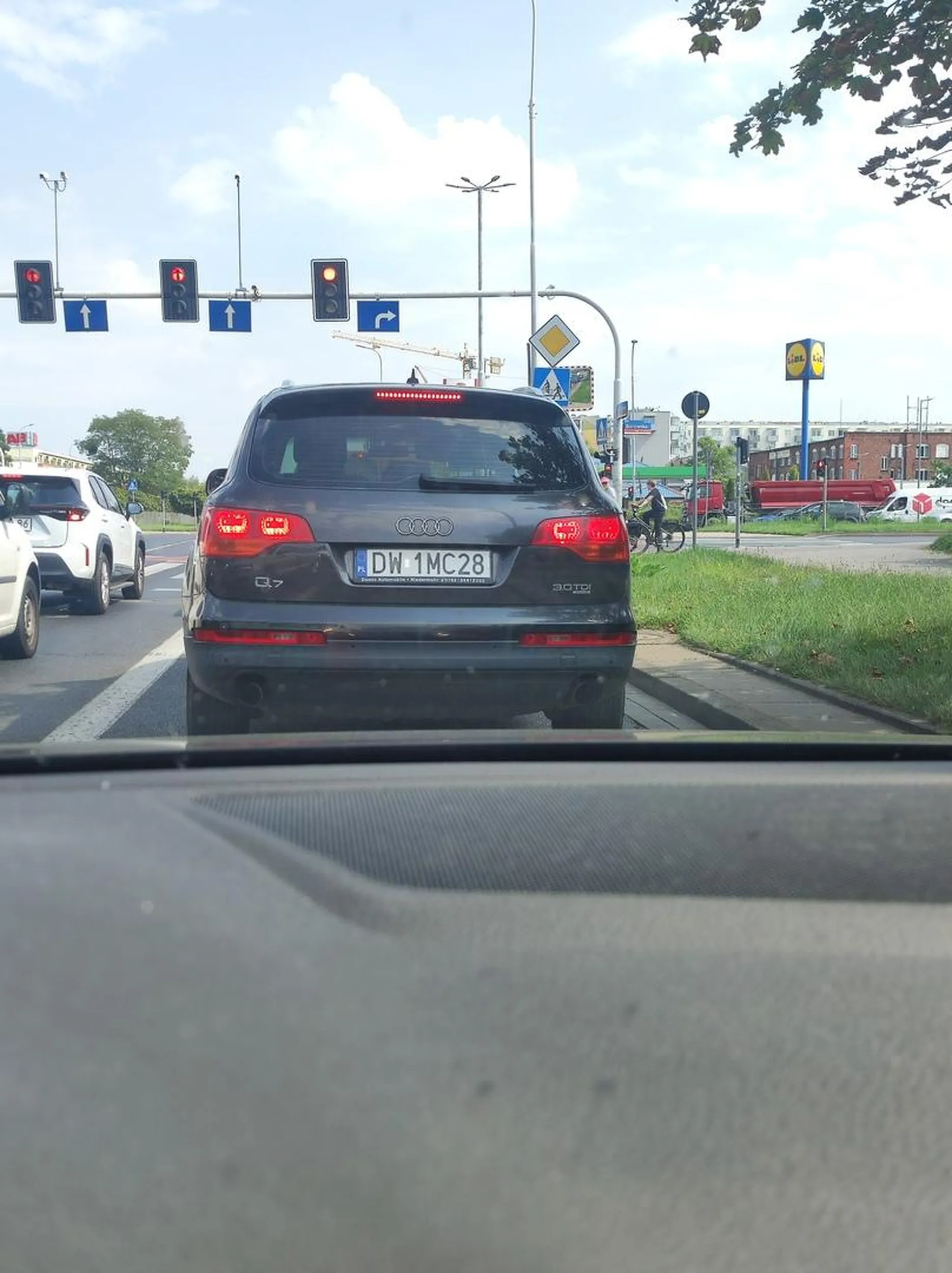 Facet to taka cipa jeździ 30km/h po Wrocławiu