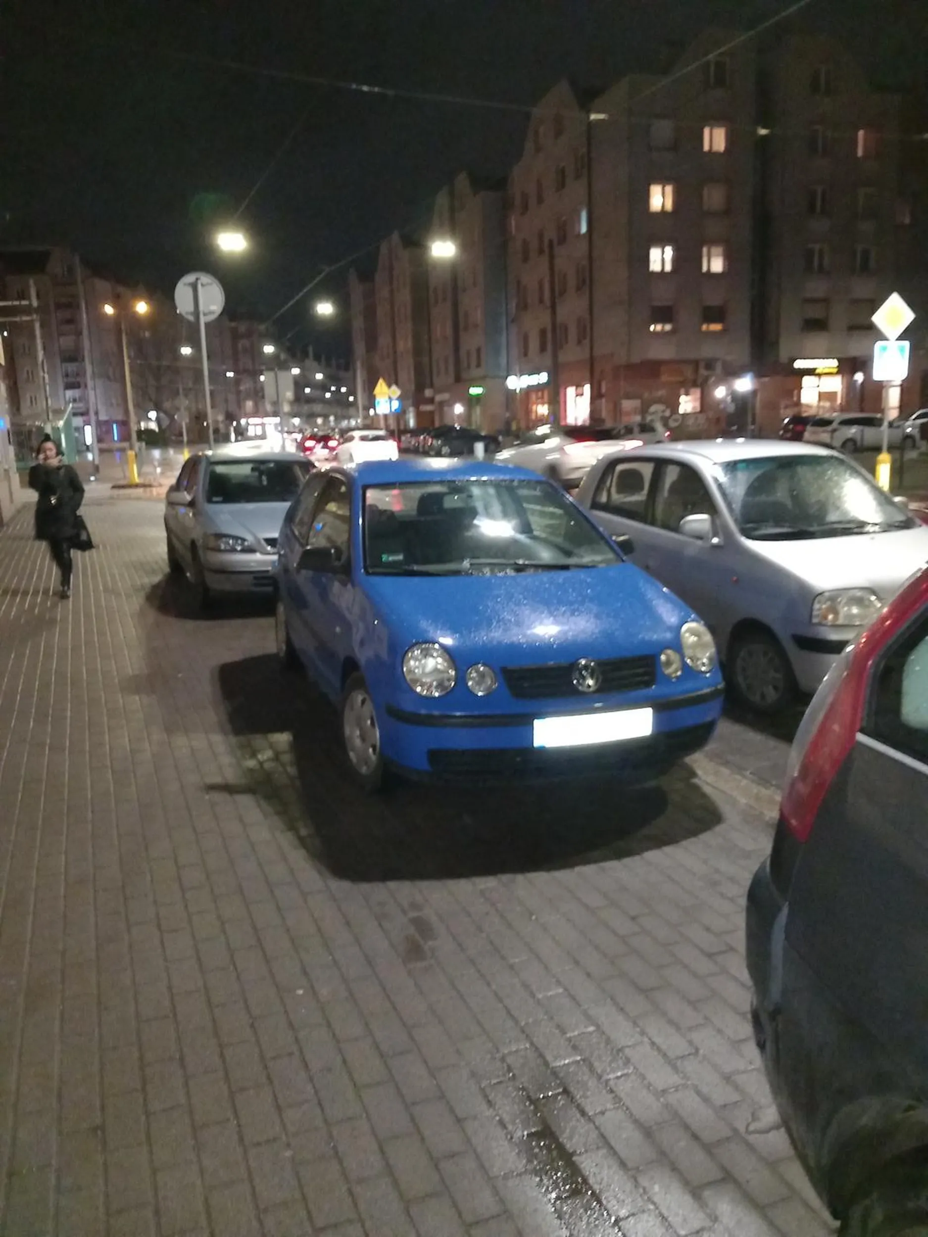 Piękna kobitka jeździ tą mydelniczka pozdrawiam ?