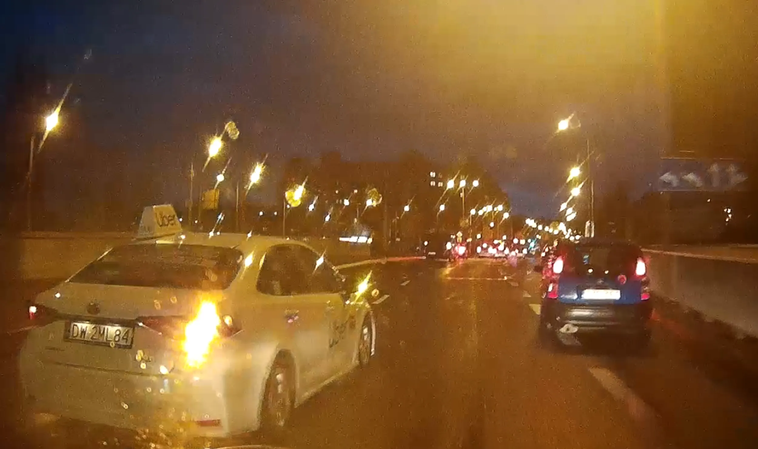 Naucz się jeździć i używać lusterek parówo. Tfu.