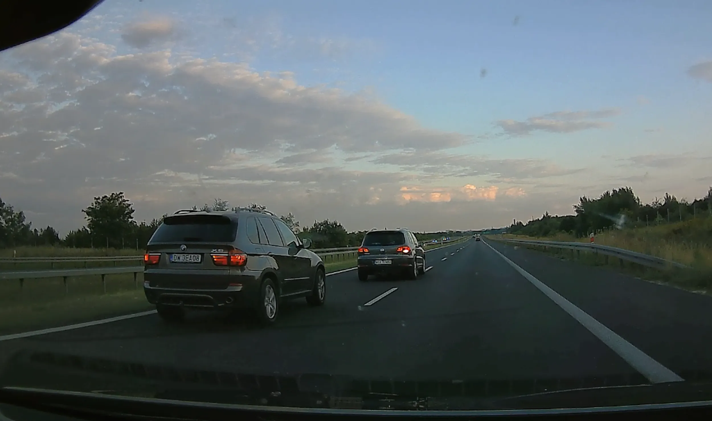 Jazda ekspresówką bez zachowania jakiegokolwiek odstępu. Potem przez takich stoimy w godzinnych korkach.