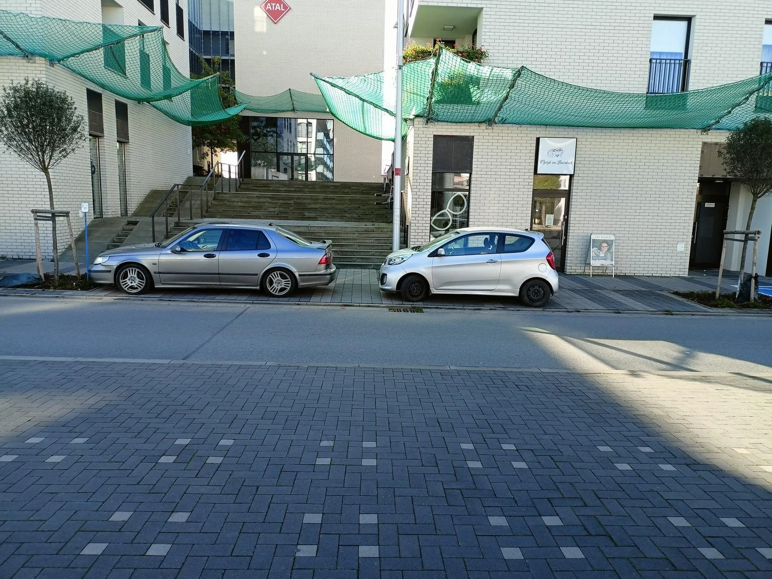 Gratuluję umiejętnego parkowania srebrnym Picanto.