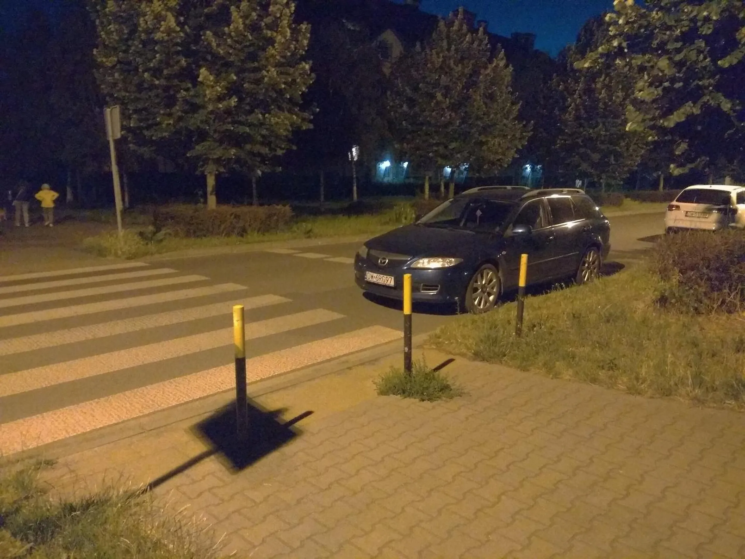 Jesli ktoś nie widzi znaku przejścia dla pieszych, to może nie powininen prowadzić pojazdów mechanicznych?