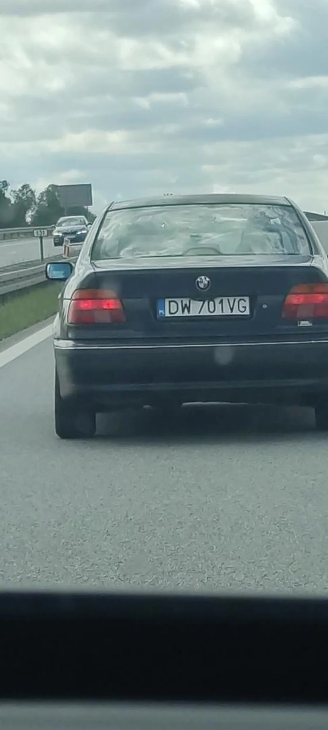 Zawalidroga w BMW ciągnie się jak gluty z nosa