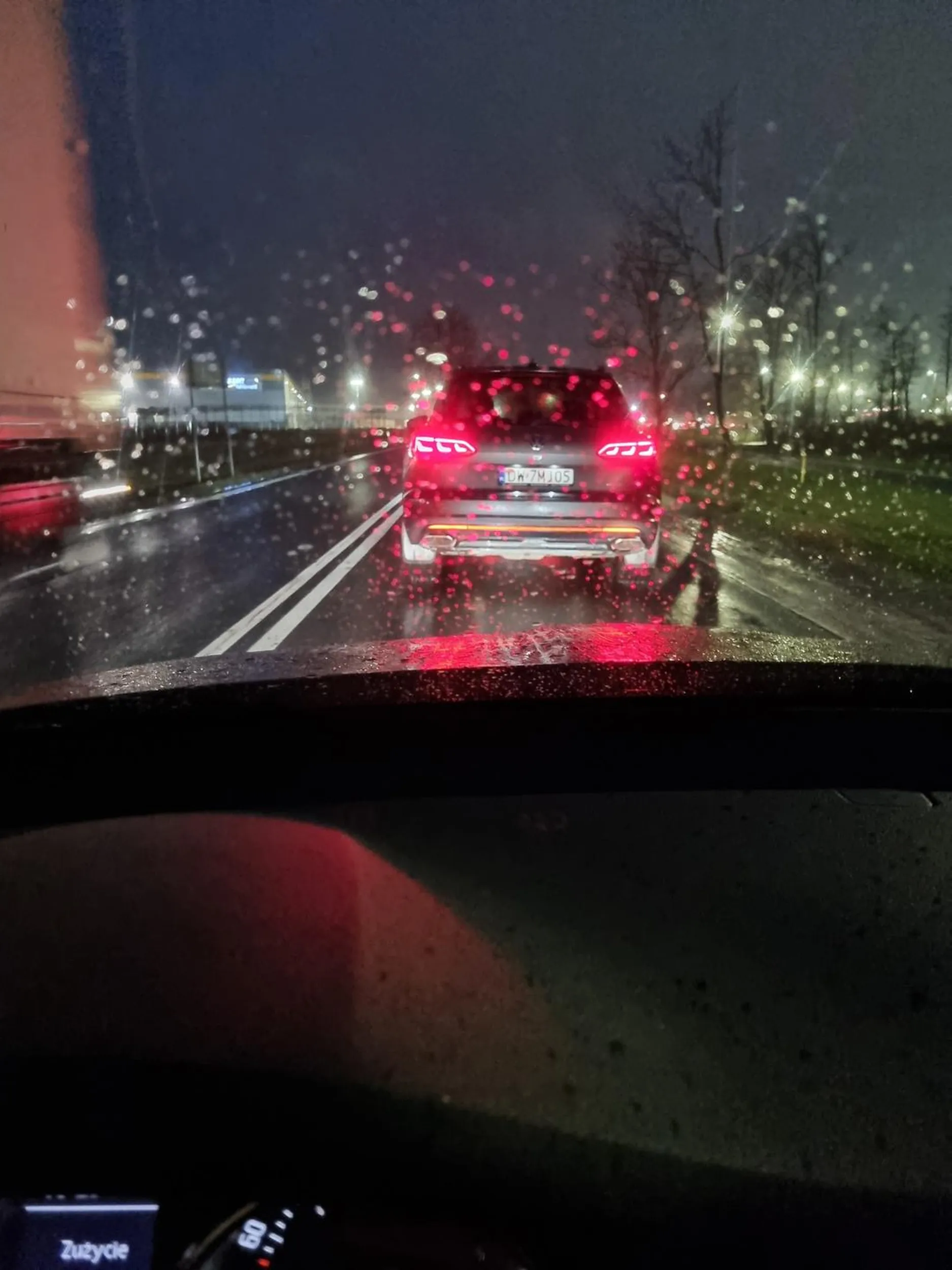 Uwaga, pojazd bywa prowadzony przez osobę z solidnymi ułomnościami umysłowymi. Proszę uważać.