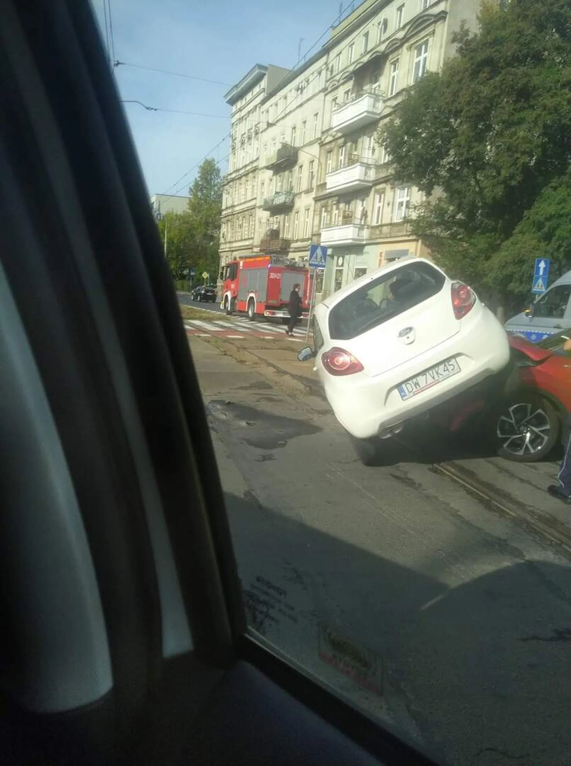 Fajnie na dwóch kółkach ten samochód lata